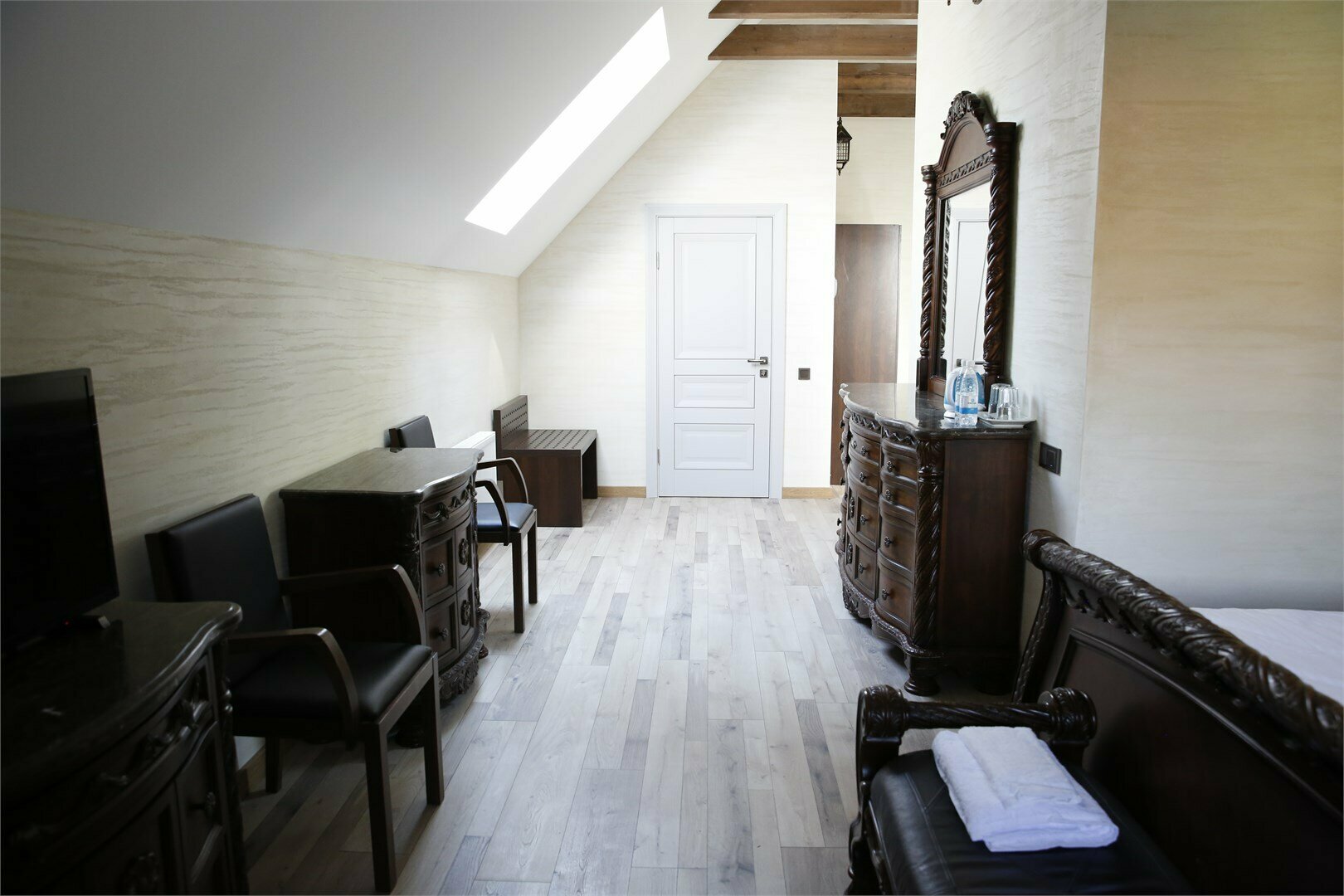 Джуниор Сьют-М