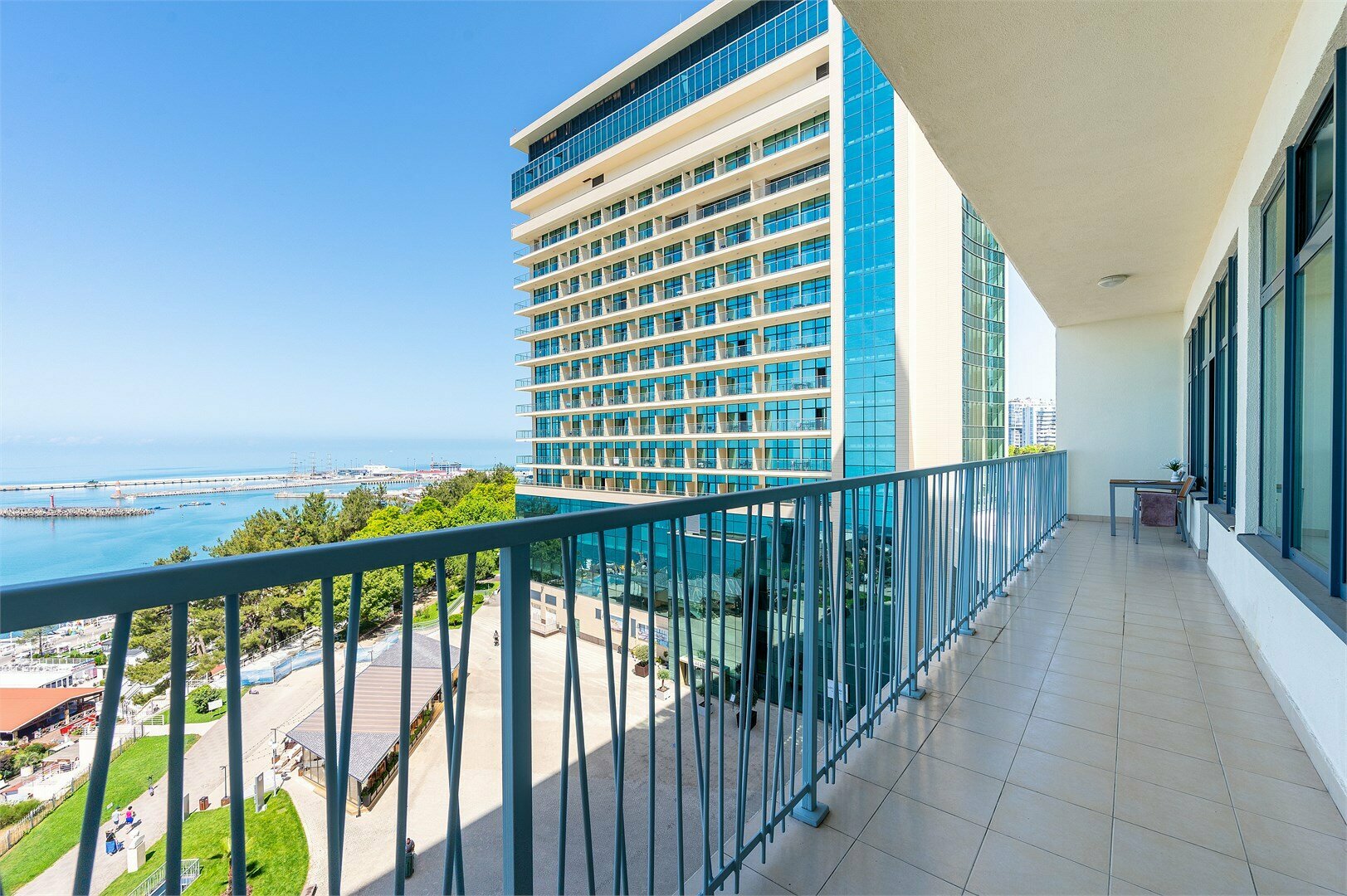 Трехкомнатные улучшенные апартаменты с двумя спальнями (7 этаж)