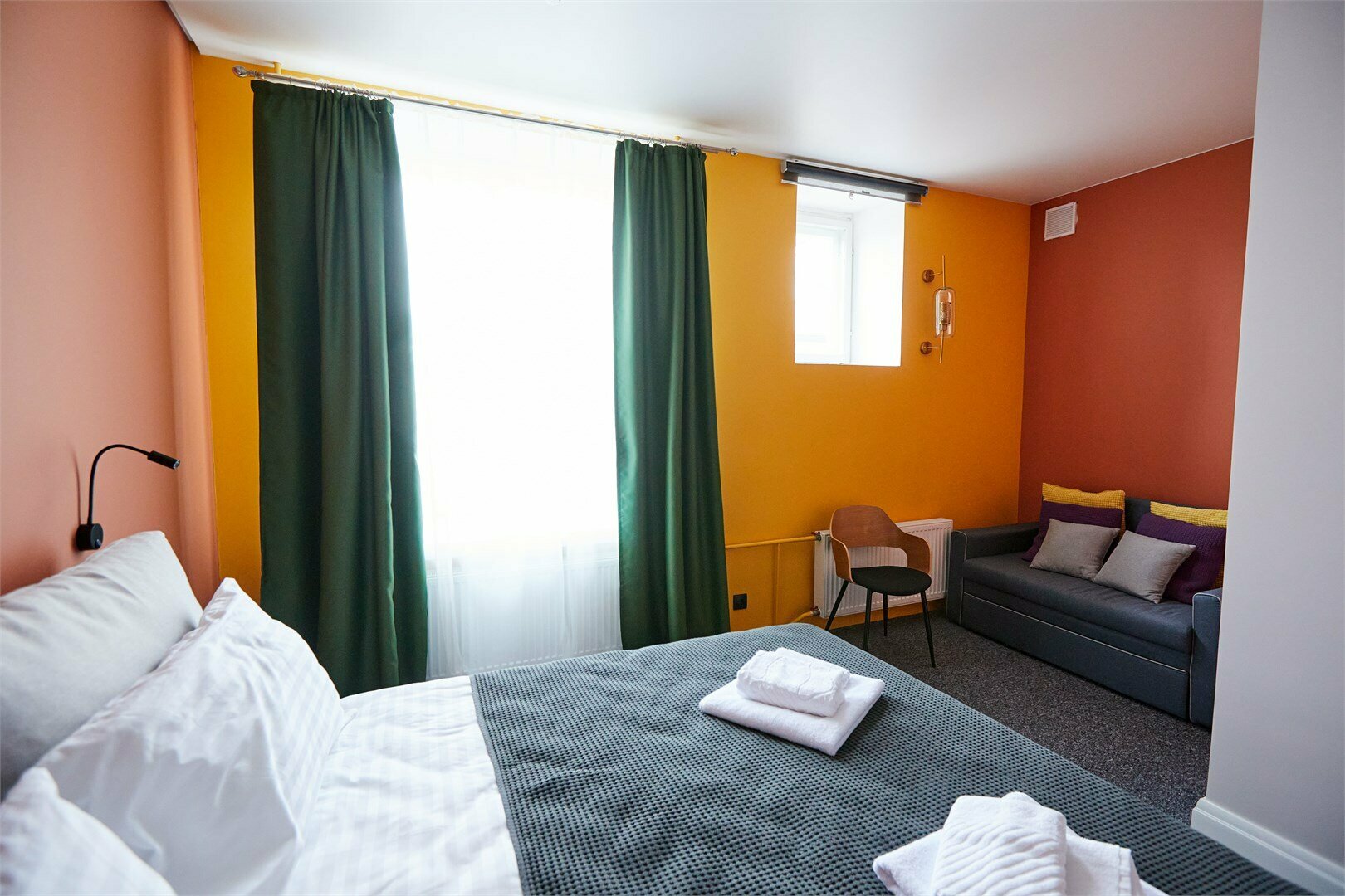 Улучшенный двухместный номер с общей ванной комнатой (номер 1)