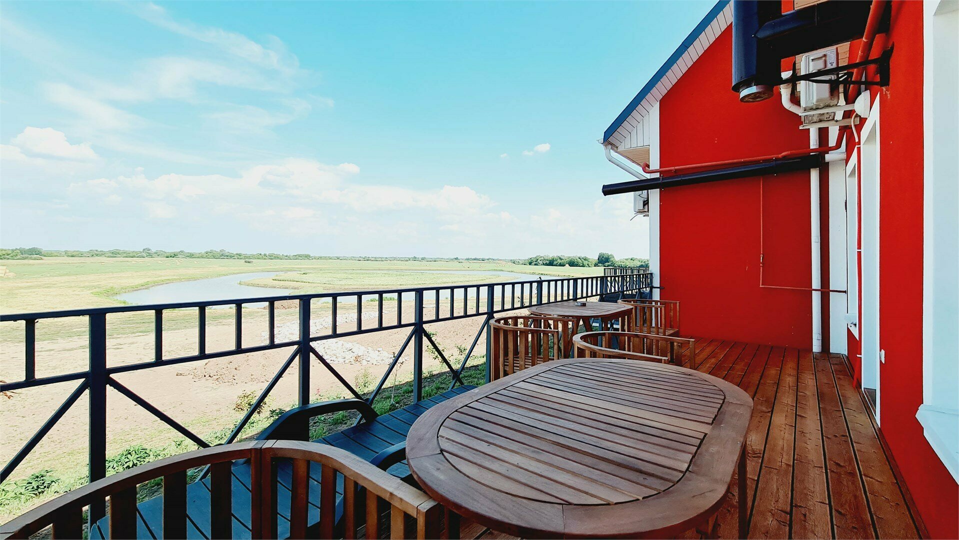 Дом - таунхаус с одной спальней, гостиной и кабинетом