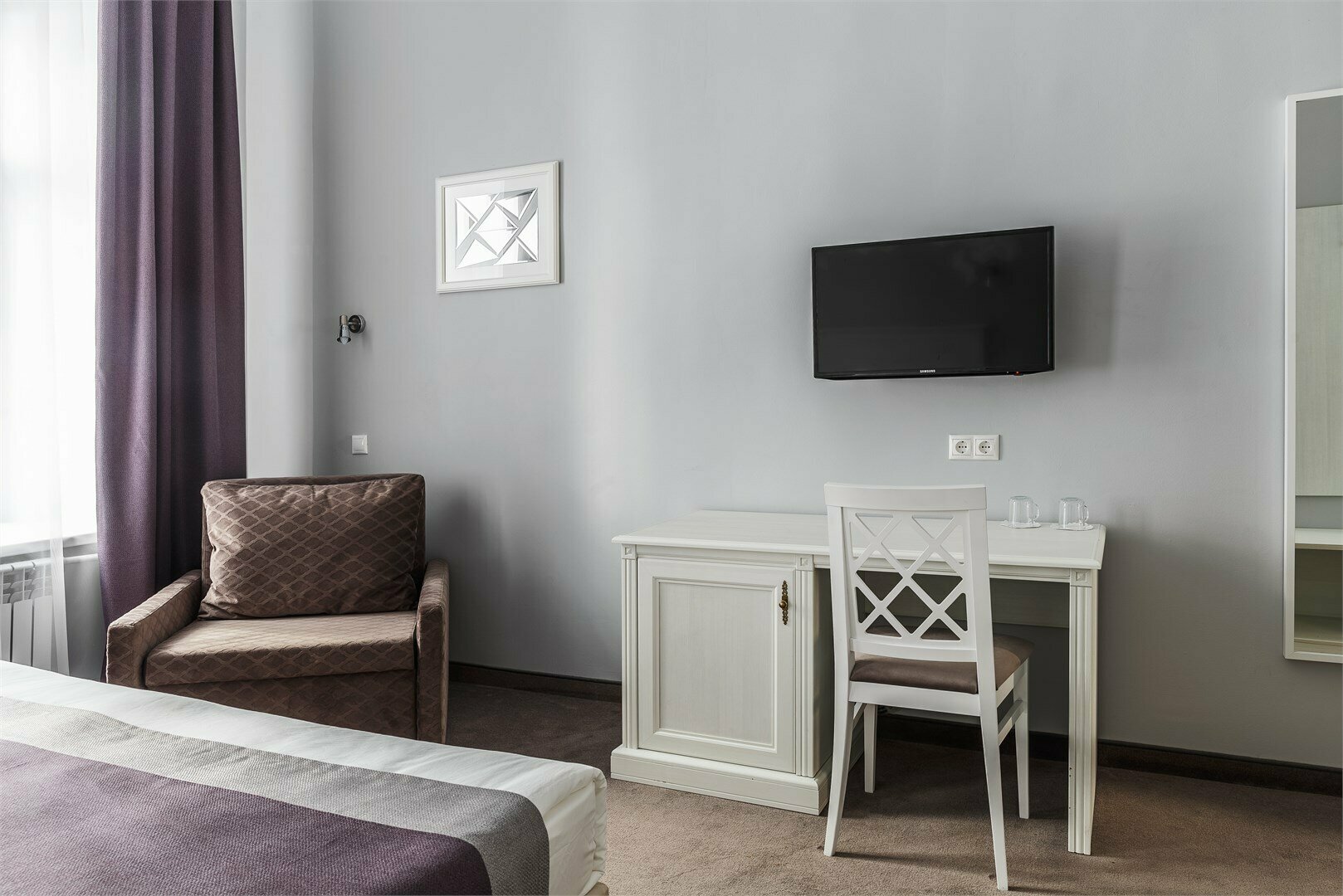 ДВУХМЕСТН. НОМЕР С 1 ДВУСПАЛЬНОЙ КРОВАТЬЮ И ДОП. КРЕСЛО-КРОВАТЬЮ