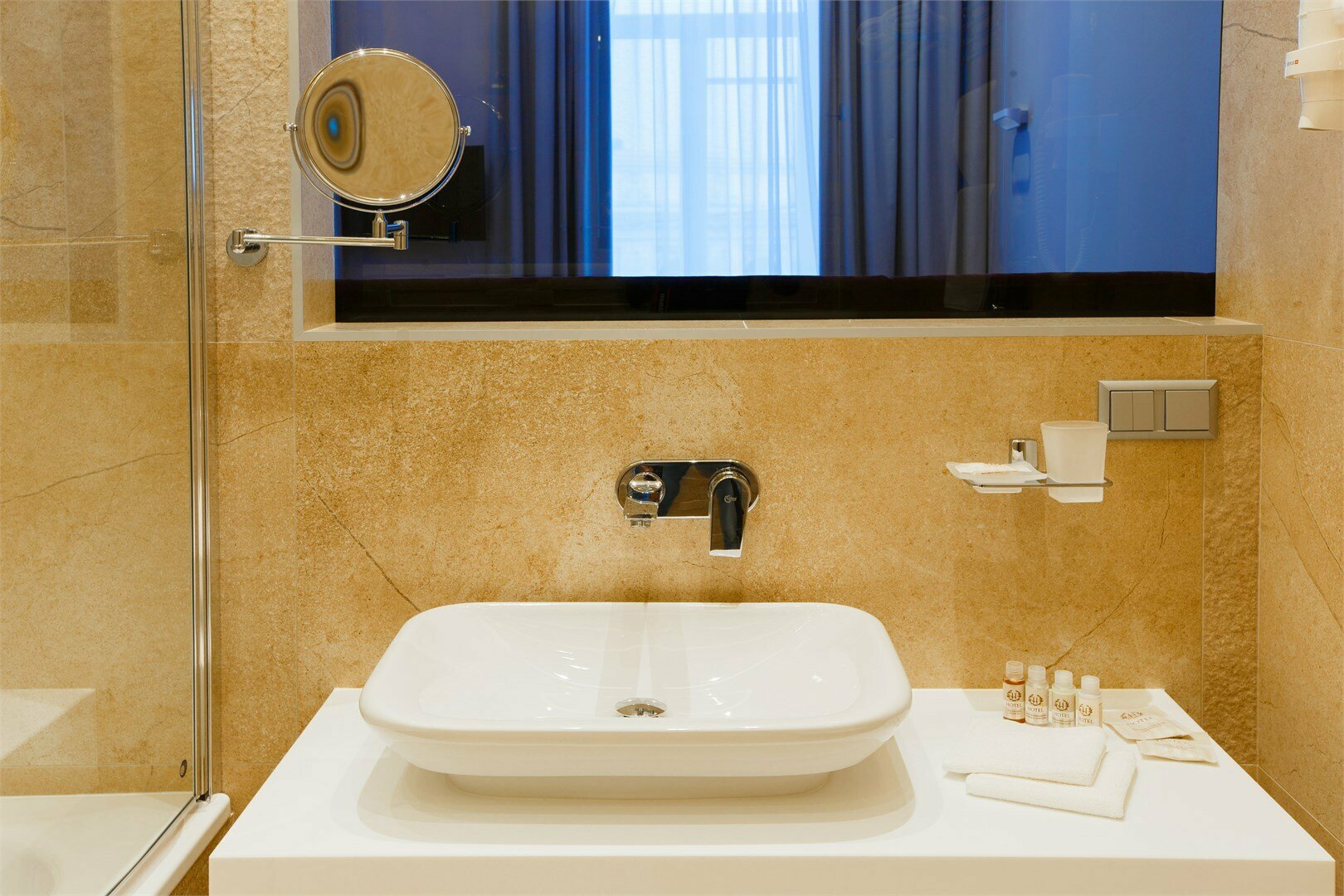 Улучшенный люкс с кроватью размера "king-size"