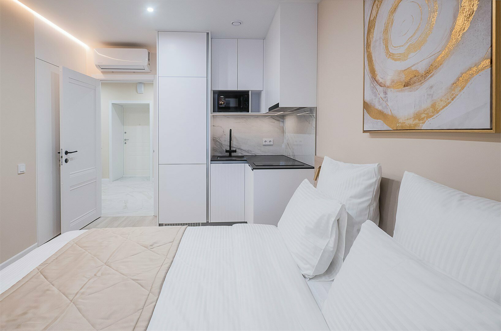 Стандарт с диваном (общий санузел один на два номера)