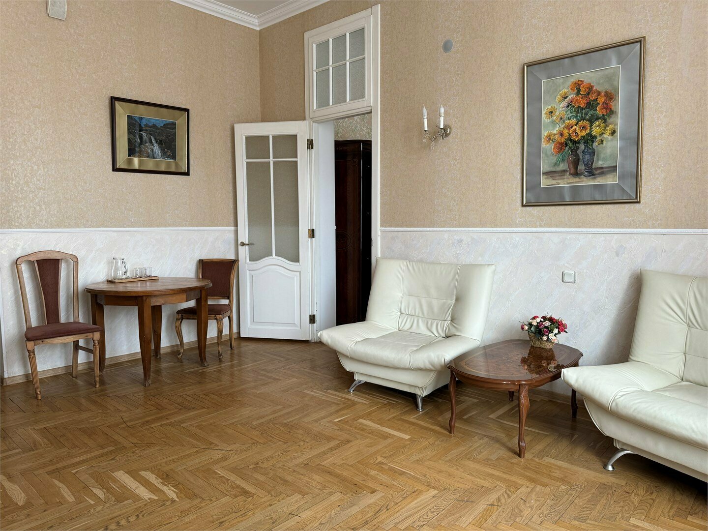 Двухкомнатный (изолированные комнаты) номер с балконом