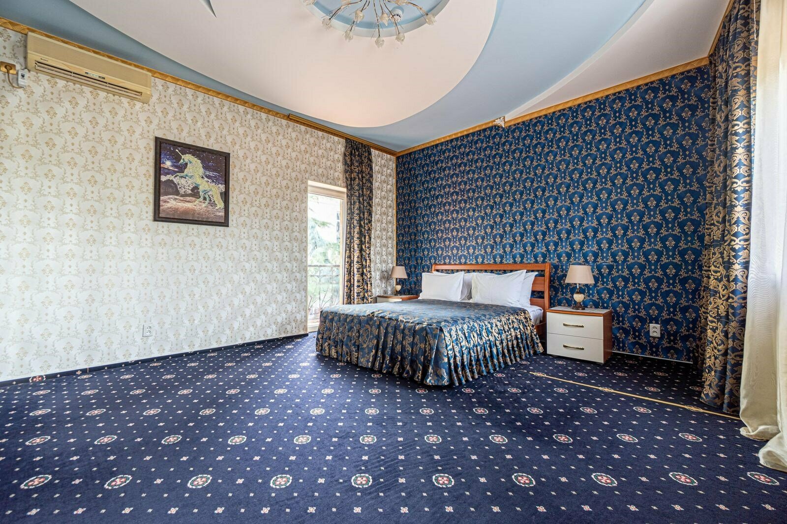 "Люкс" 106 с балконом и камином