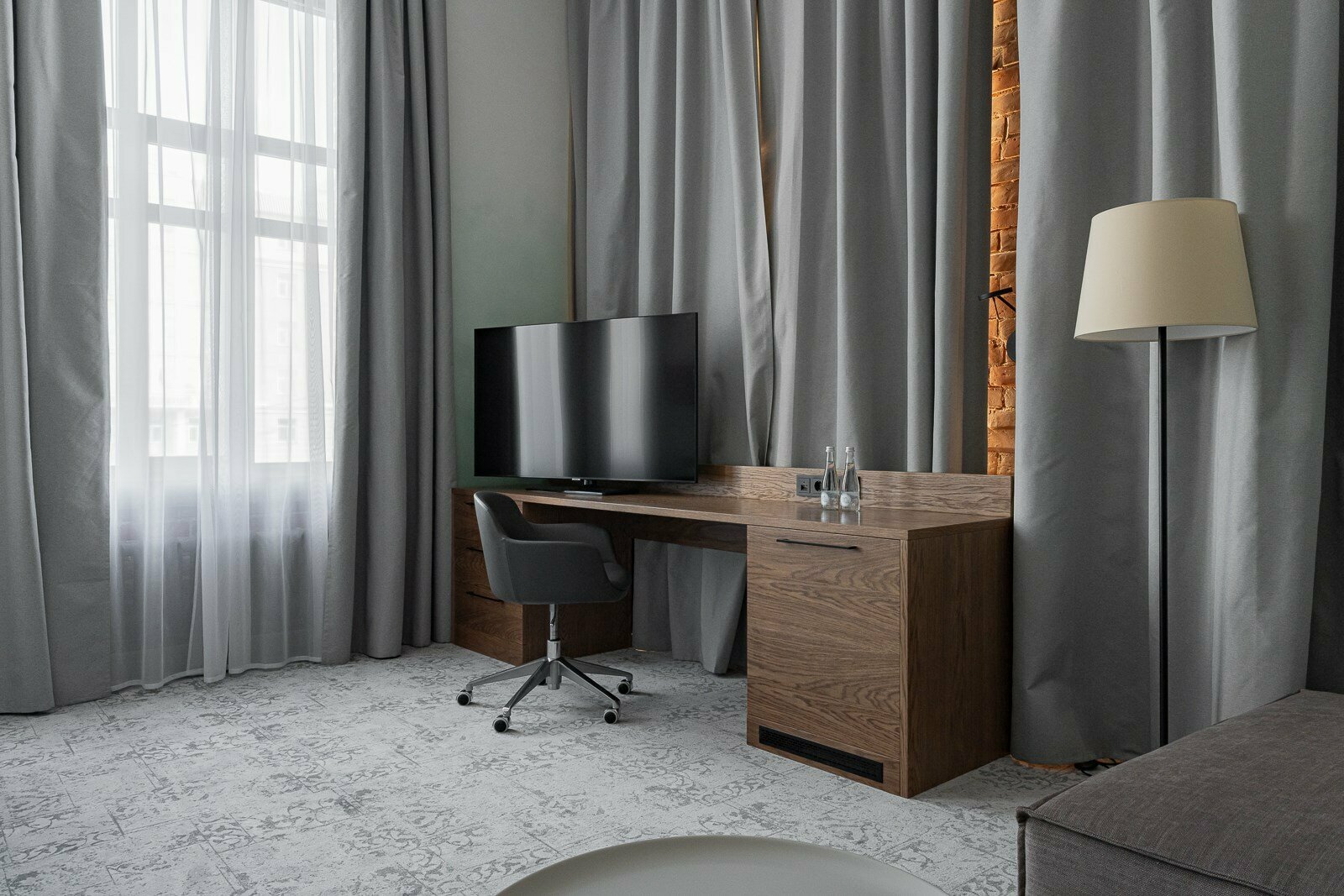 Junior Suit/ Джуниор Сюит " Между небом и землей"