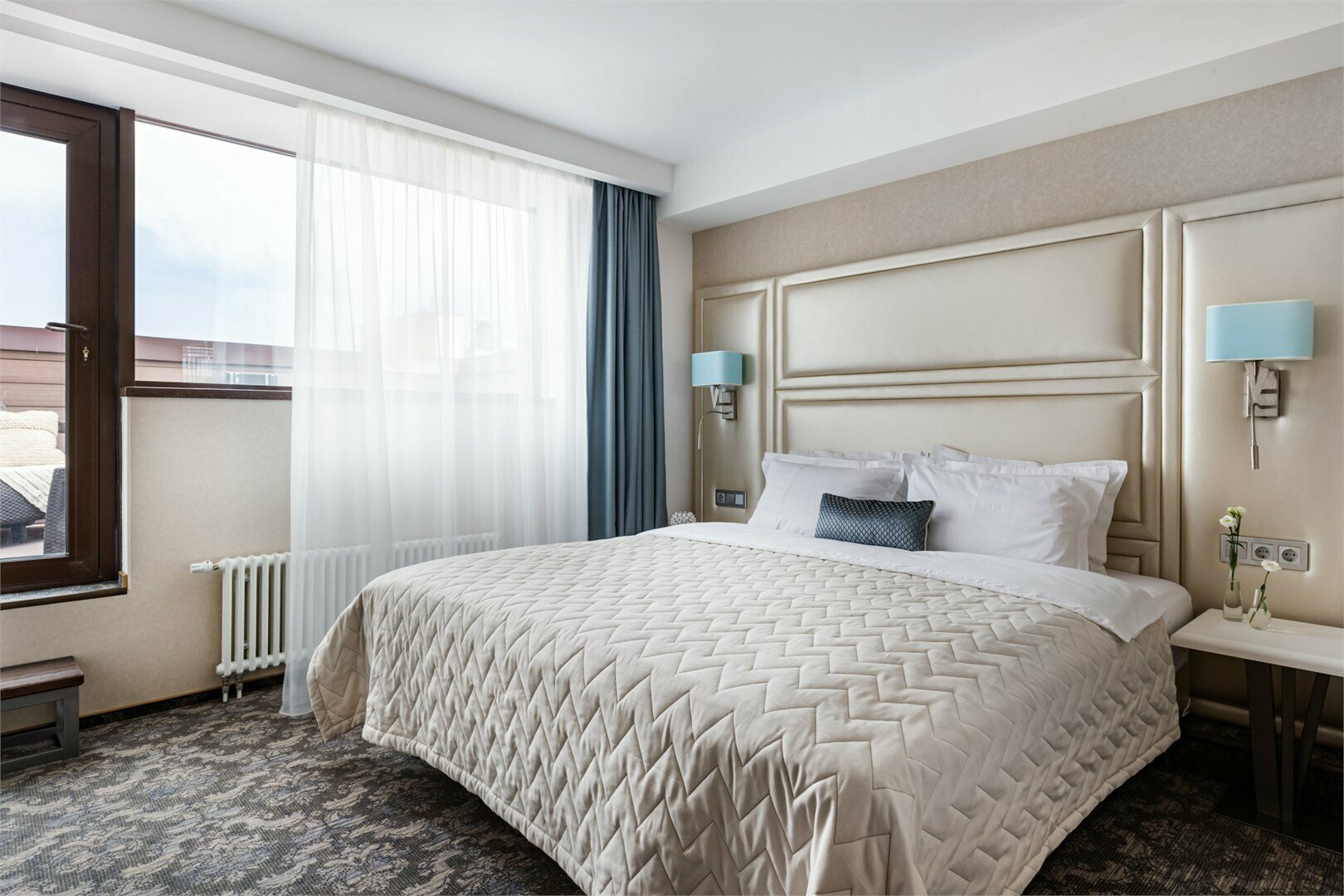 Двухкомнатный Люкс "Санкт-Петербург" с террасой и панорамным видом