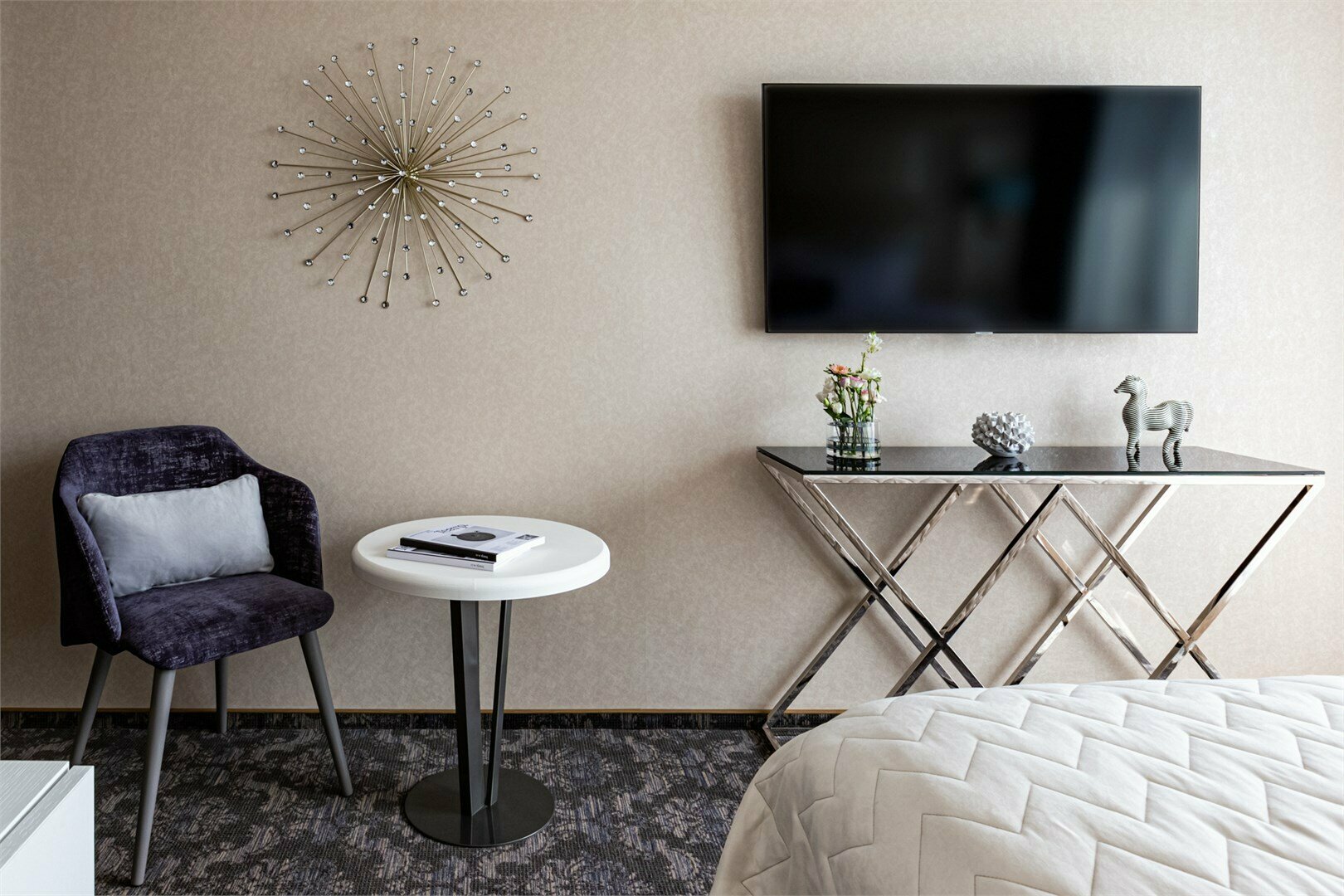 Супериор с террасой и красивым видом на город