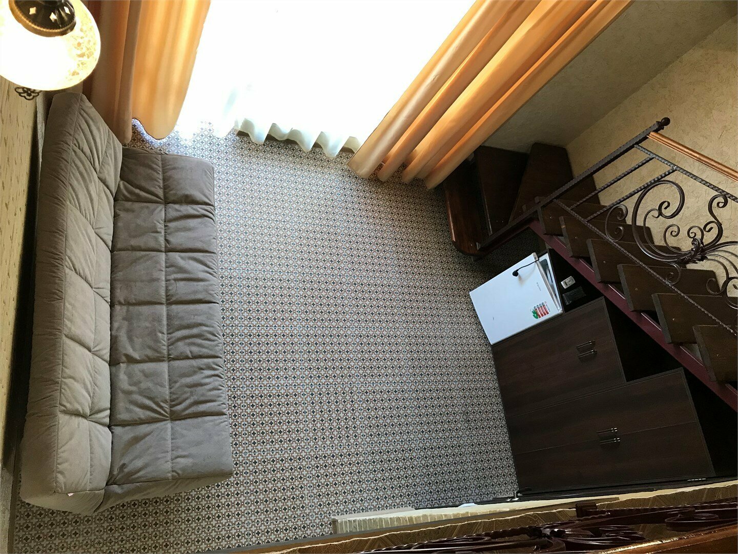 Двухуровневый номер студио