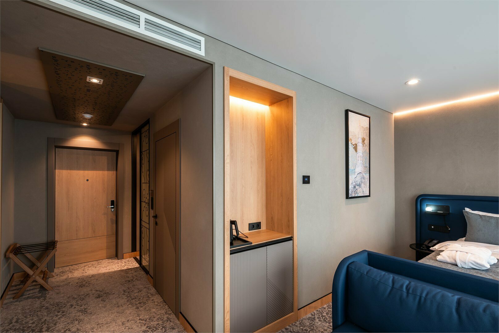 Улучшенный с диваном