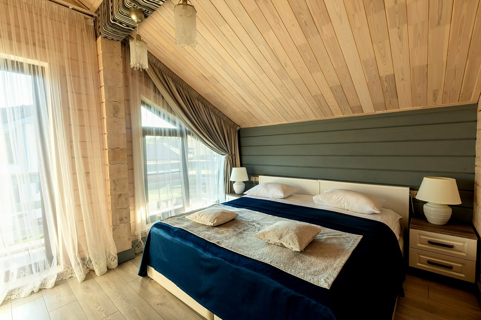 Двухэтажный коттедж "Новогодний" (5 спален)