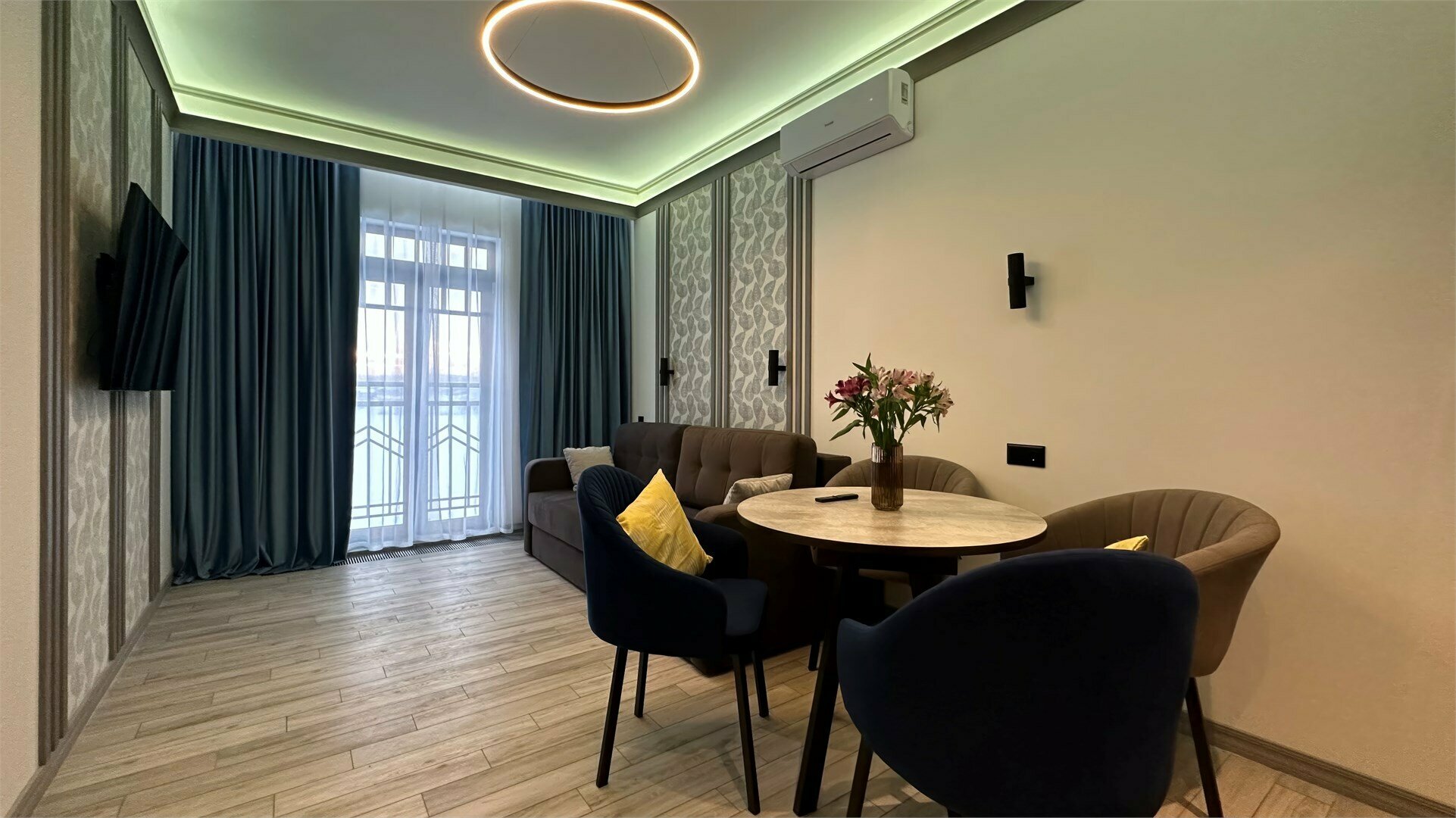 Апартаменты видовые с гостиной