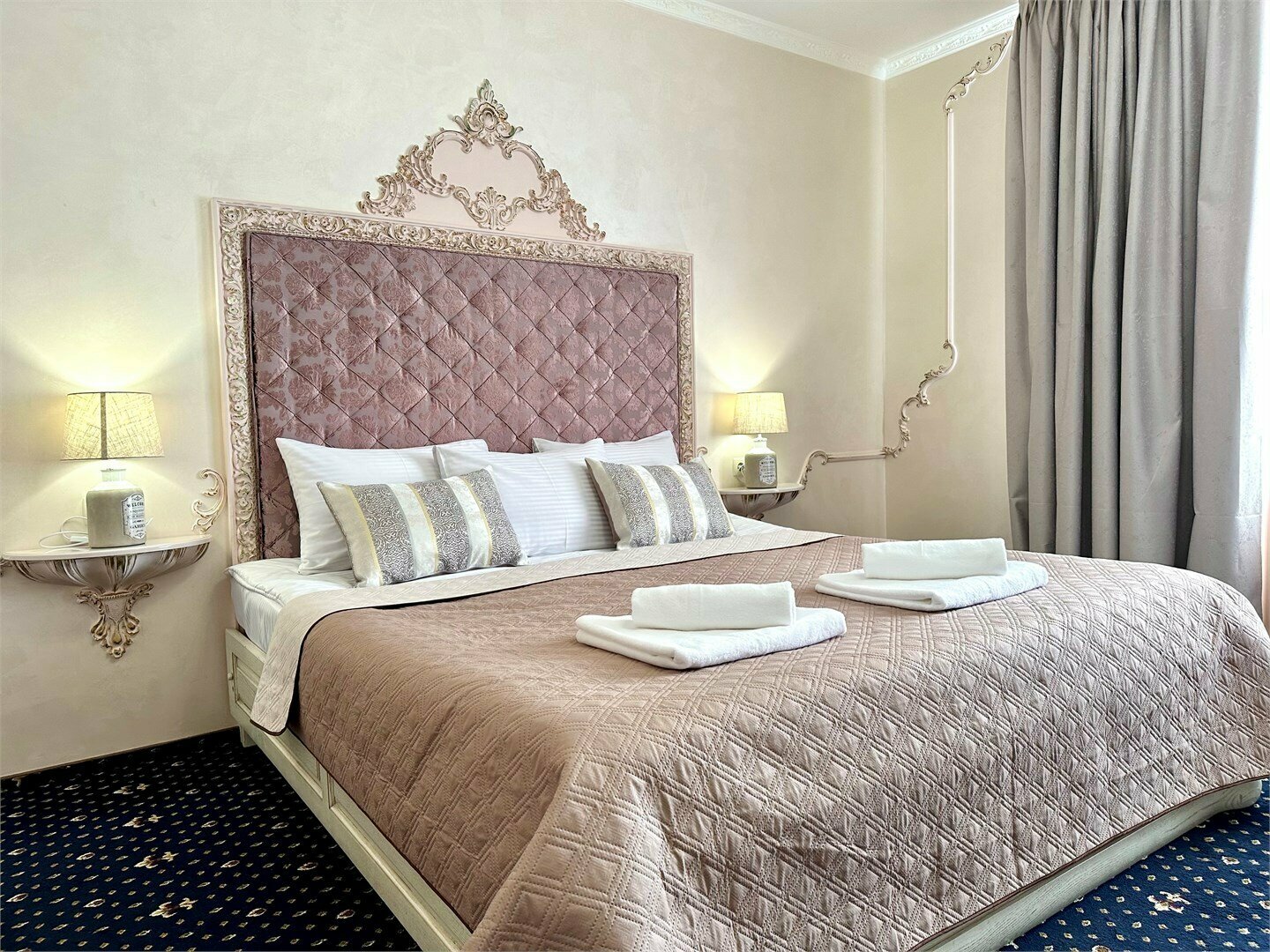 Номера Премиум Люкс с балконом с одной совместной кроватью с видом на море