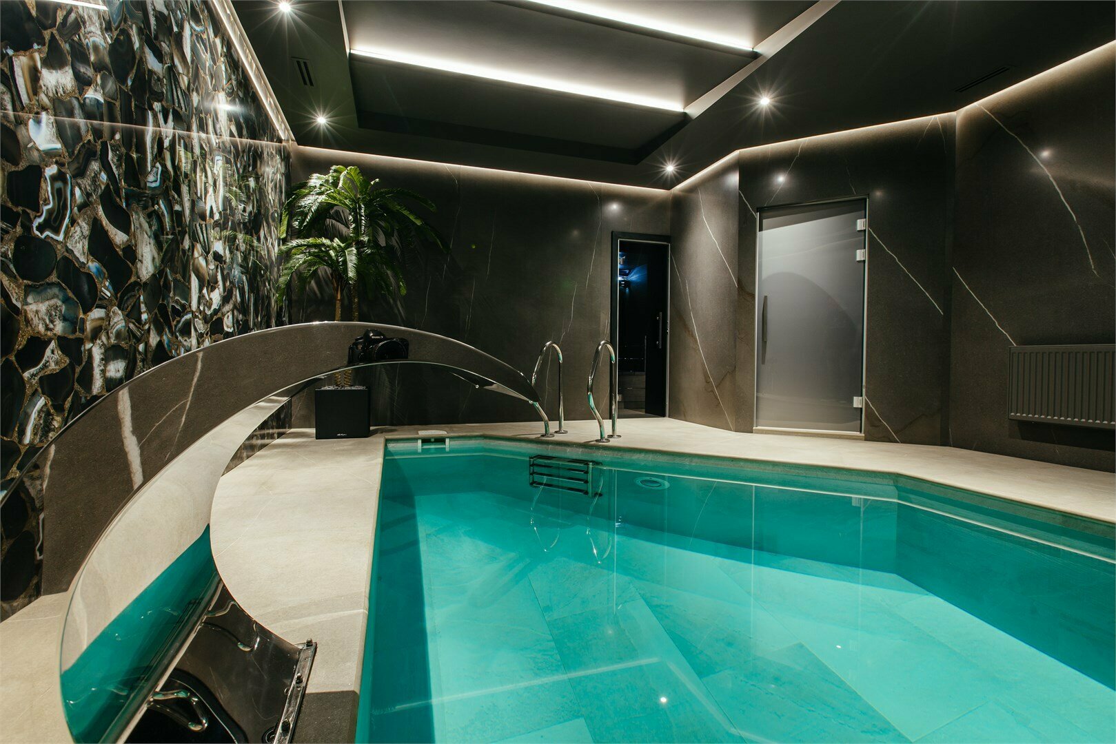 Люкс с собственным бассейном