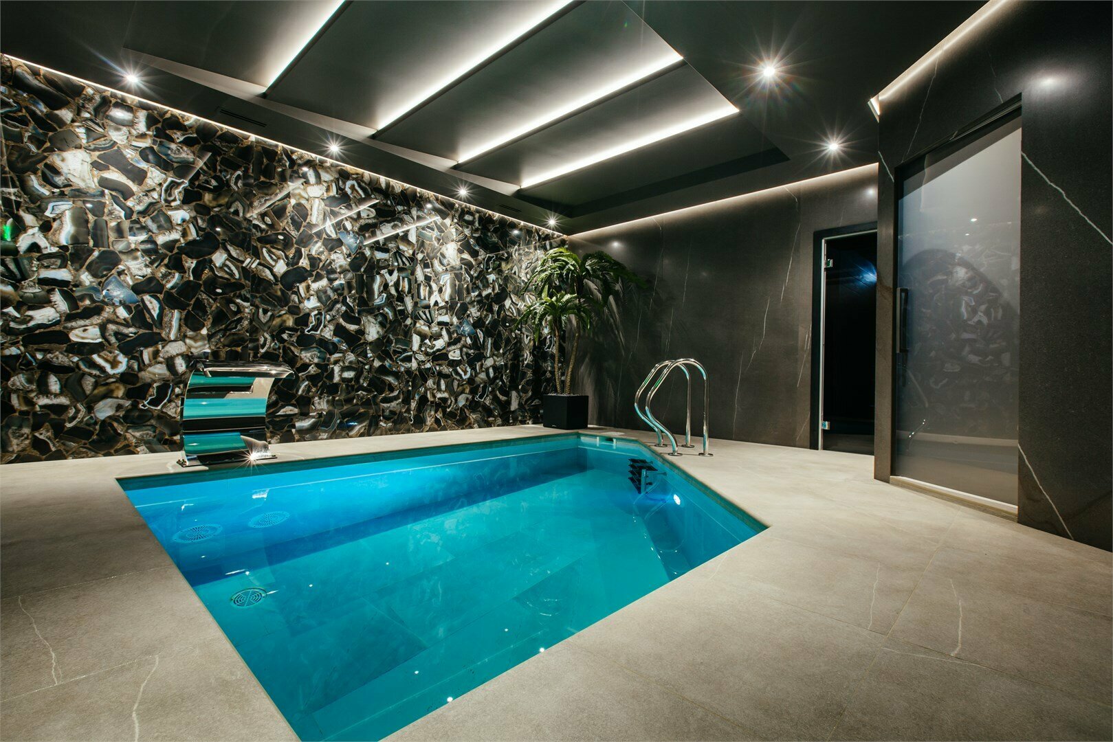 Люкс с собственным бассейном