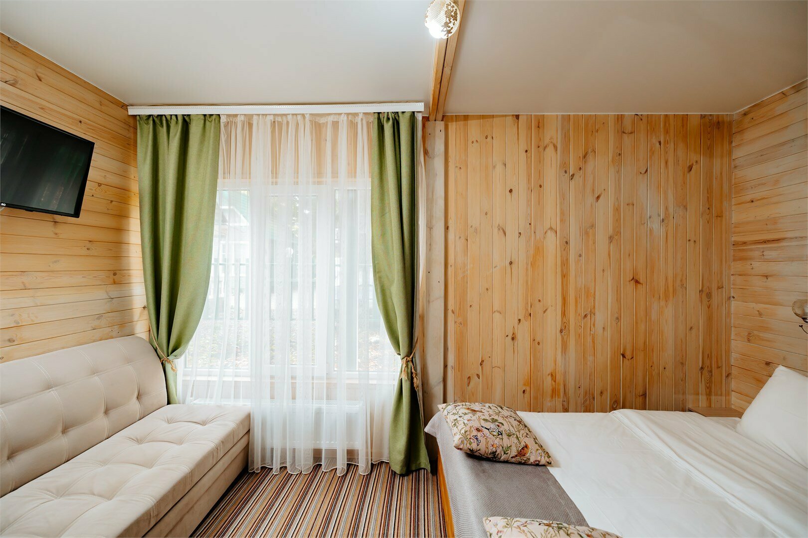 Семейный номер с балконом