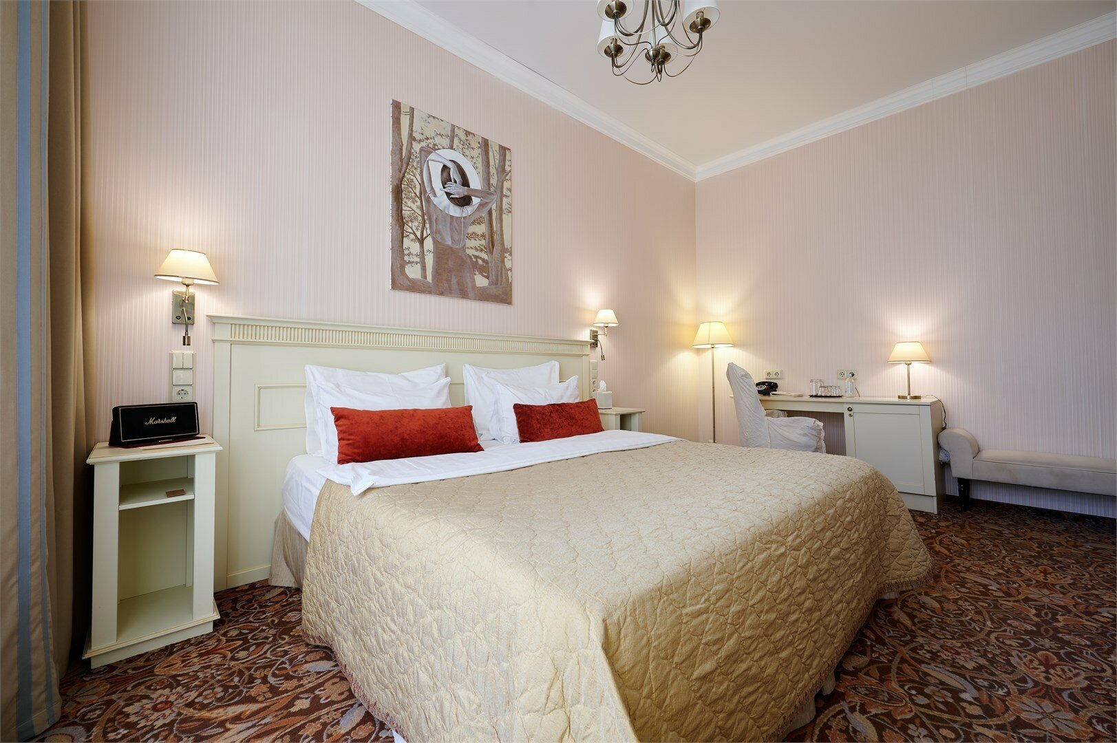 Делюкс с одной большой кроватью