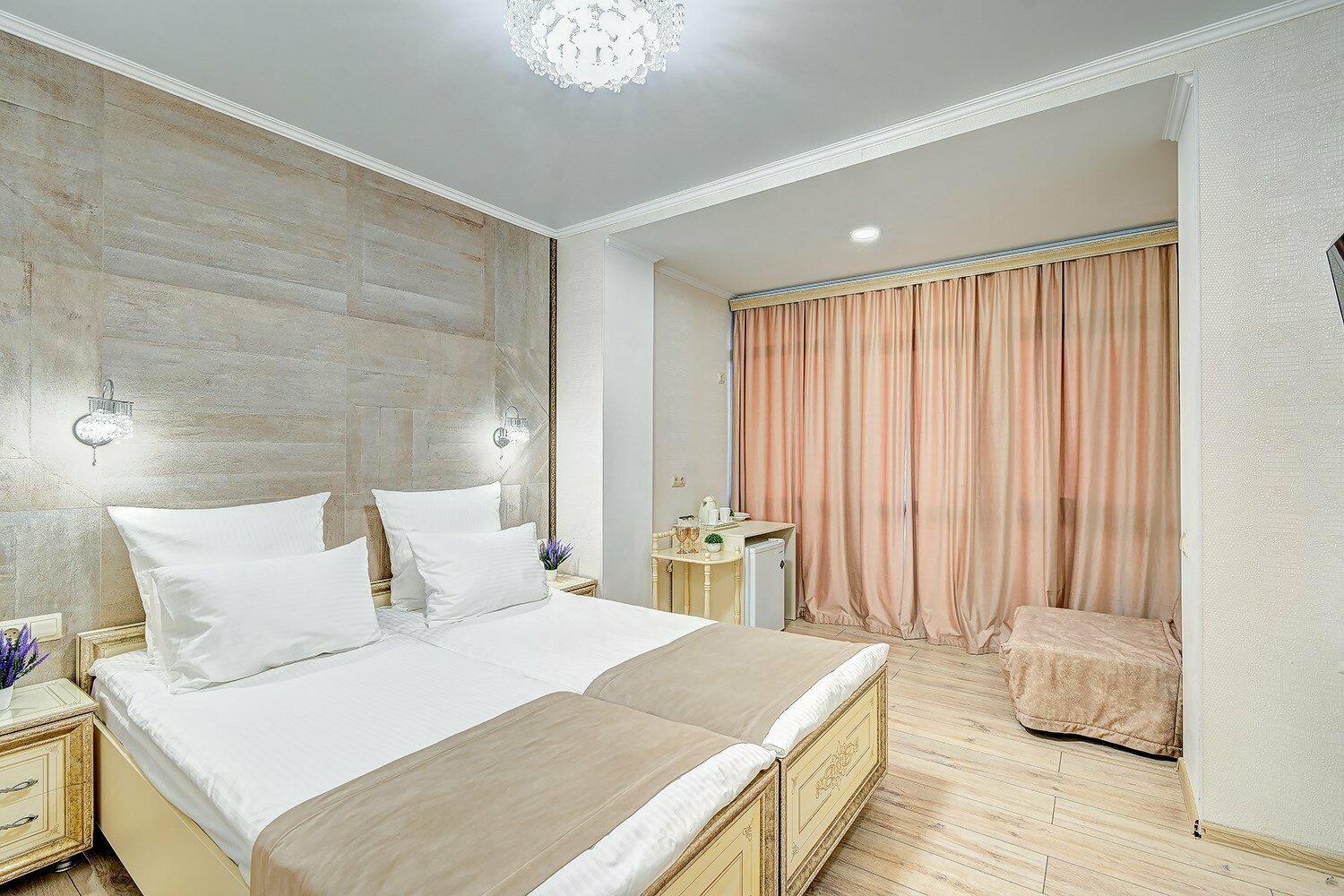 Комфорт Панорамный с балконом и видом на город,  2-х местный с дополнительным местом