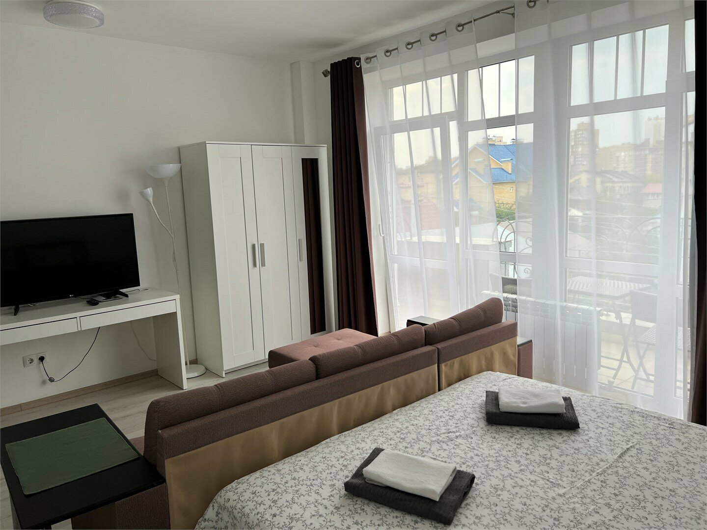 Большой трехместный номер с балконом