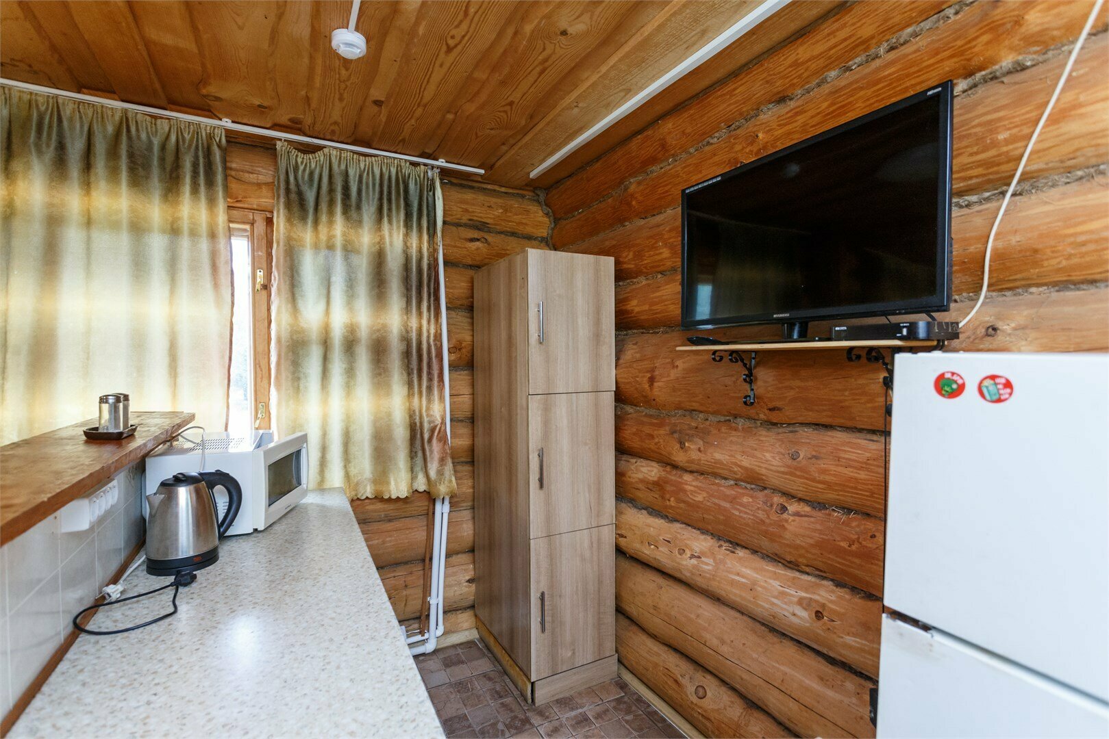 Дом с беседкой у озера №5