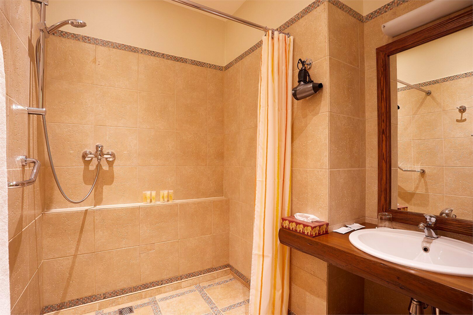 Номер Делюкс