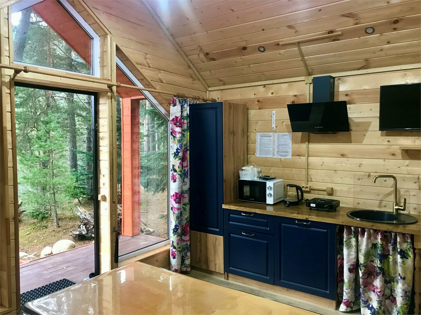 Семейный номер с видом на горы