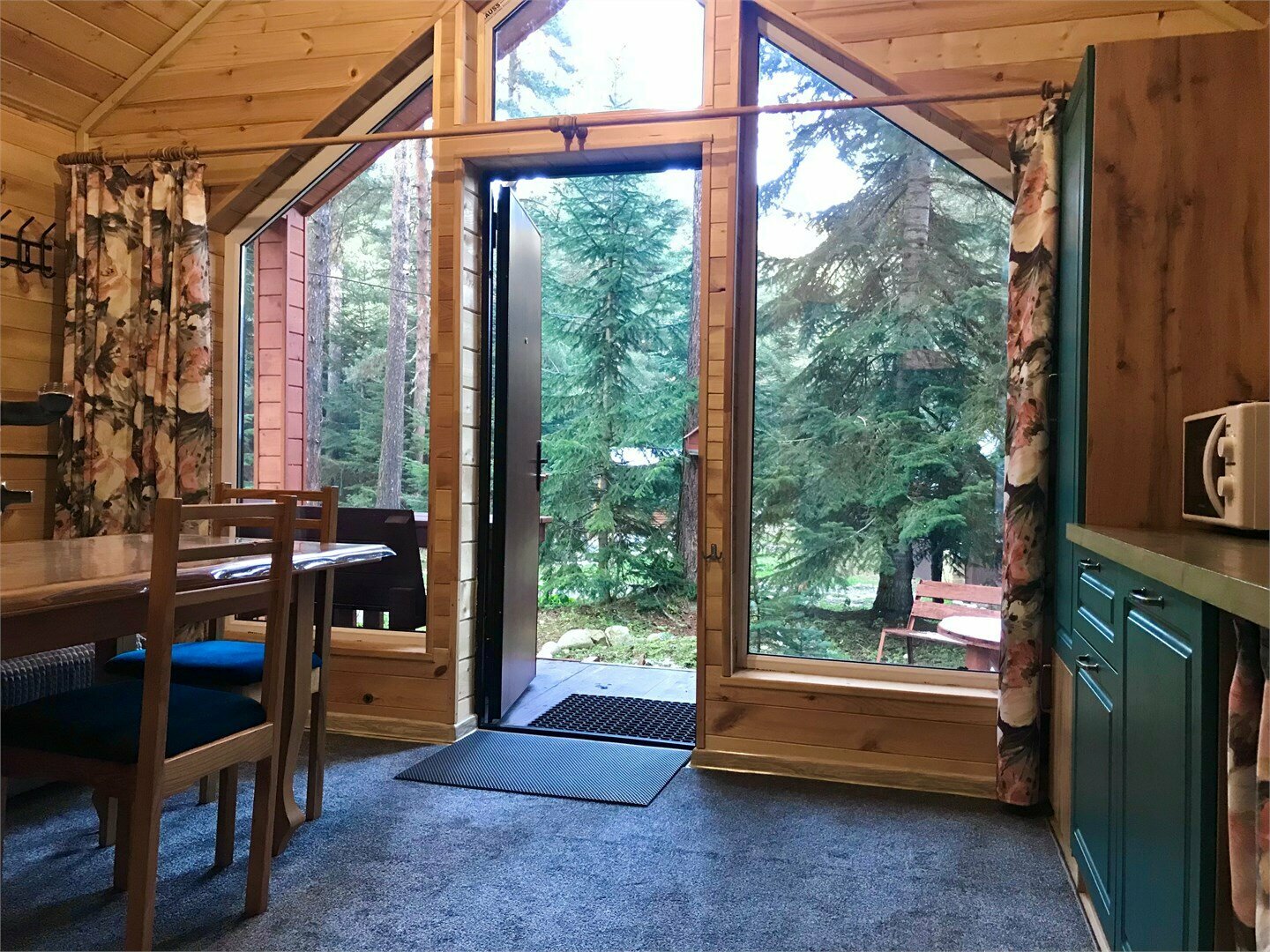 Коттедж с видом на лес