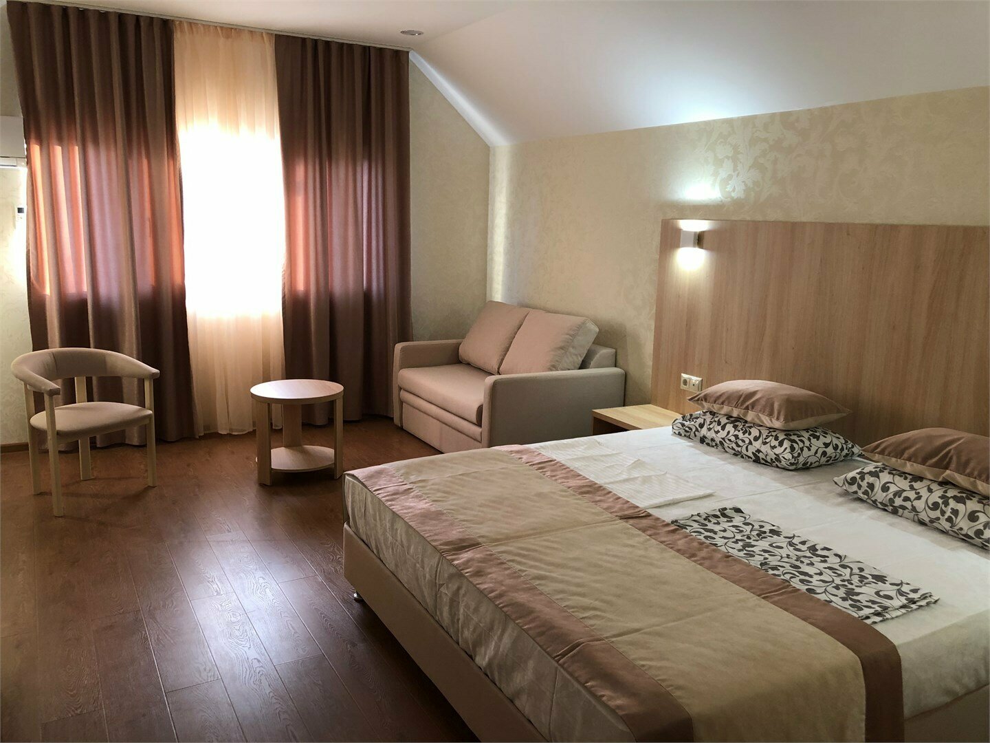 Стандартный двухместный номер с большой кроватью