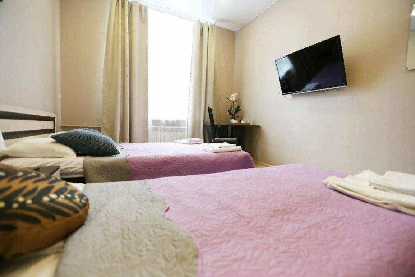 Семейный номер с общей ванной комнатой