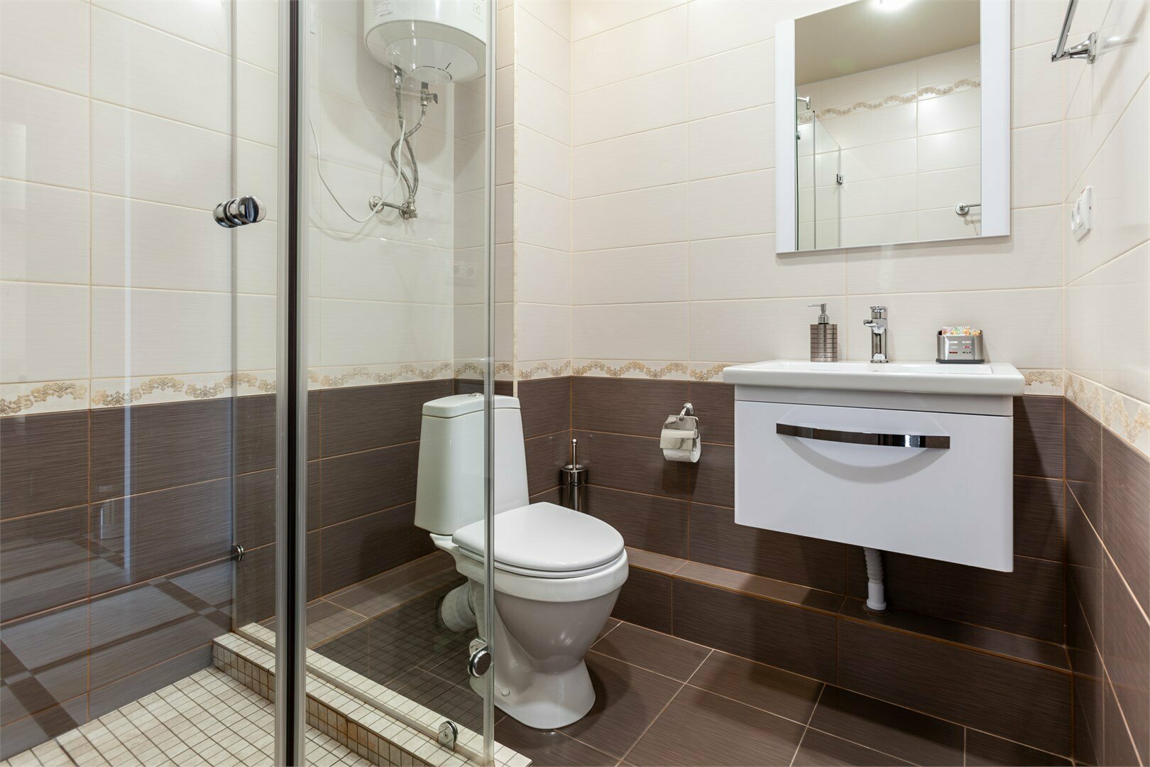 Большой двухместный номер с диваном