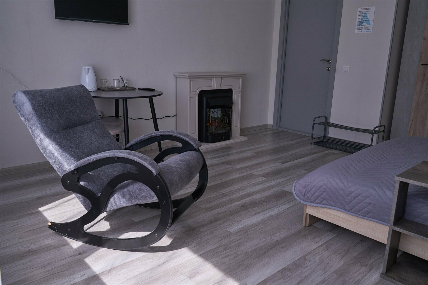 Комфорт (с камином и креслом качалкой)