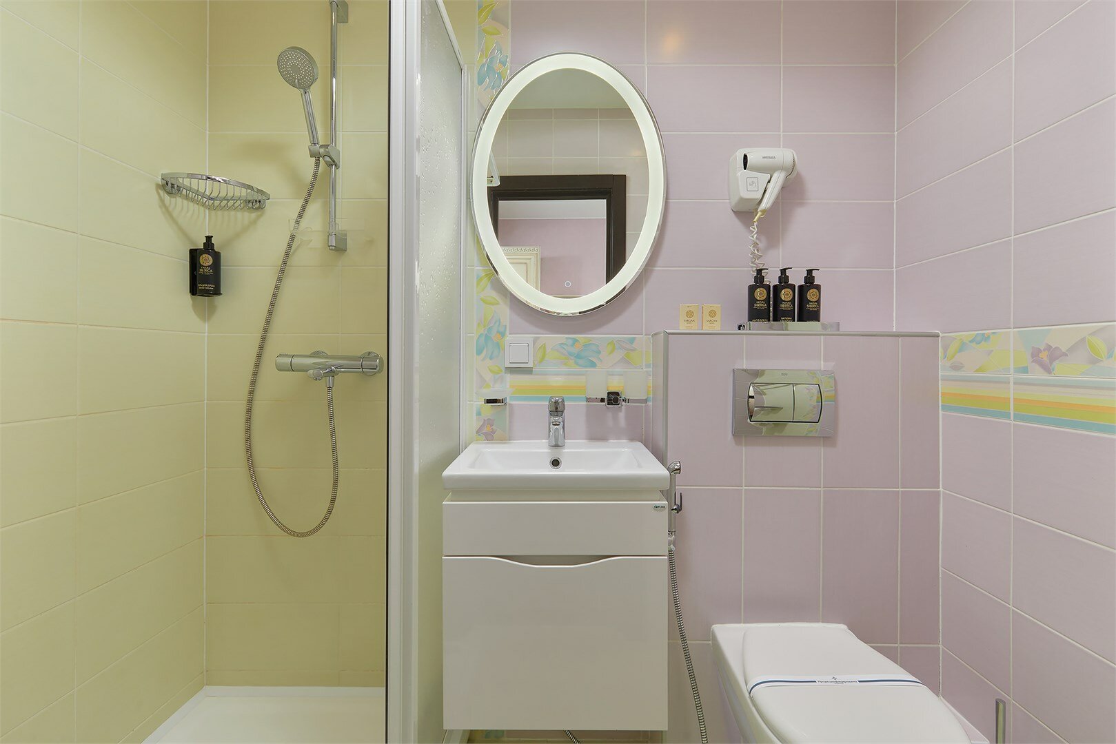 Двухместный номер с 1 кроватью или 2 отдельными кроватями и собственной ванной комнатой