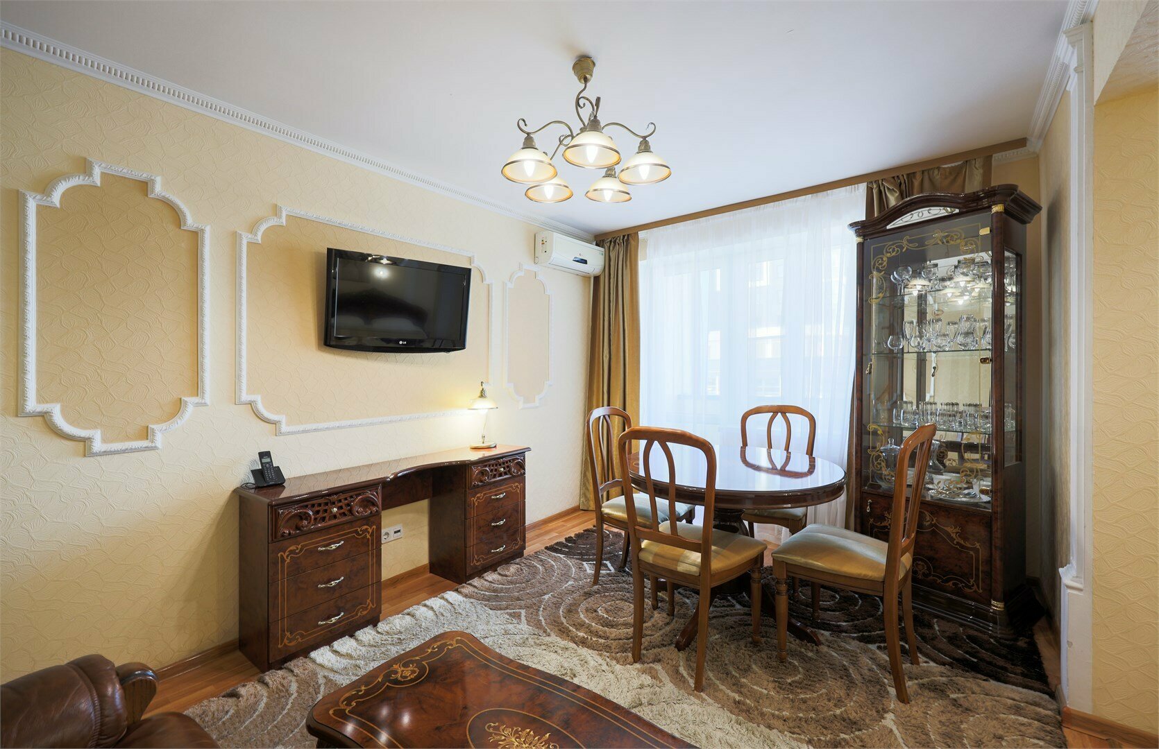 Джуниор Сюит