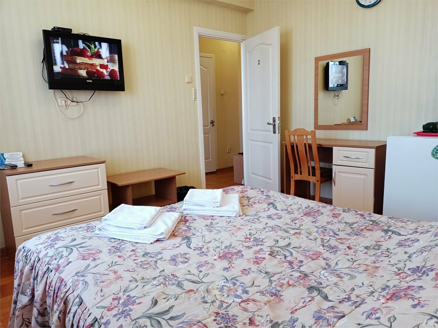 Двухкомнатный номер с диваном