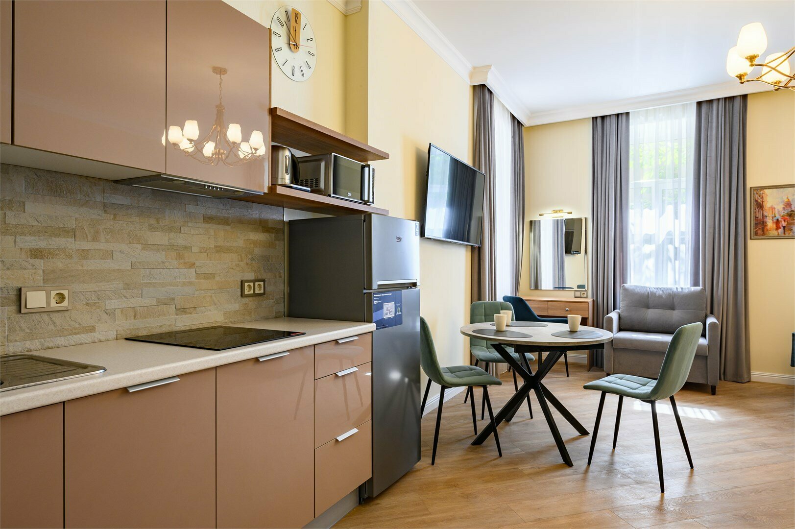 Апартаменты "King-Size" (Marine) №1 с видом во внутренний дворик