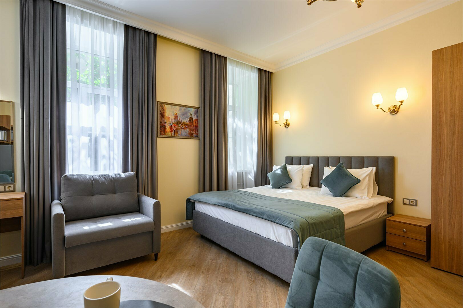 Апартаменты "King-Size" (Marine) №1 с видом во внутренний дворик