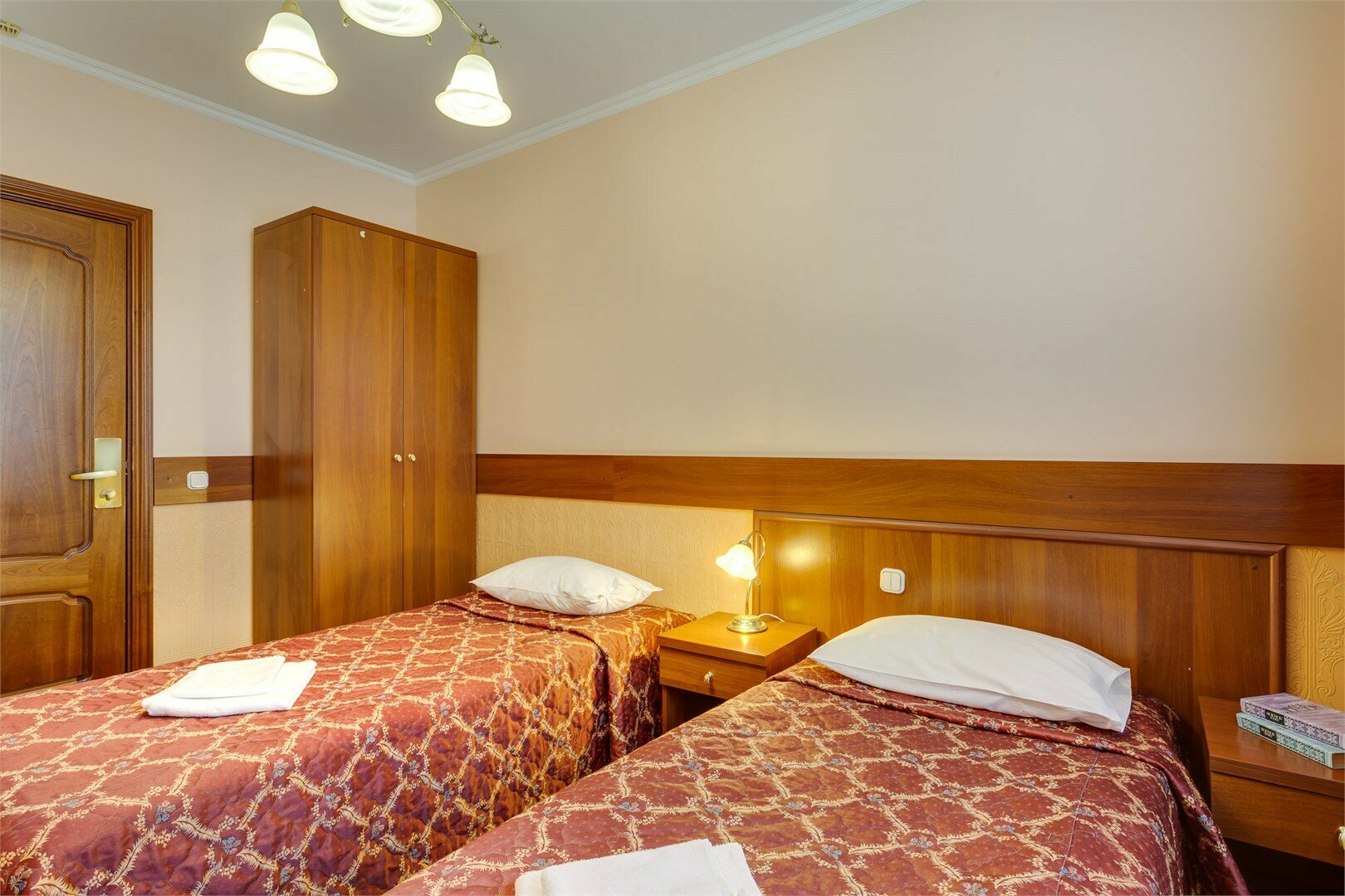 двухкомнатные апартаменты с двумя спальнями  (5местные)