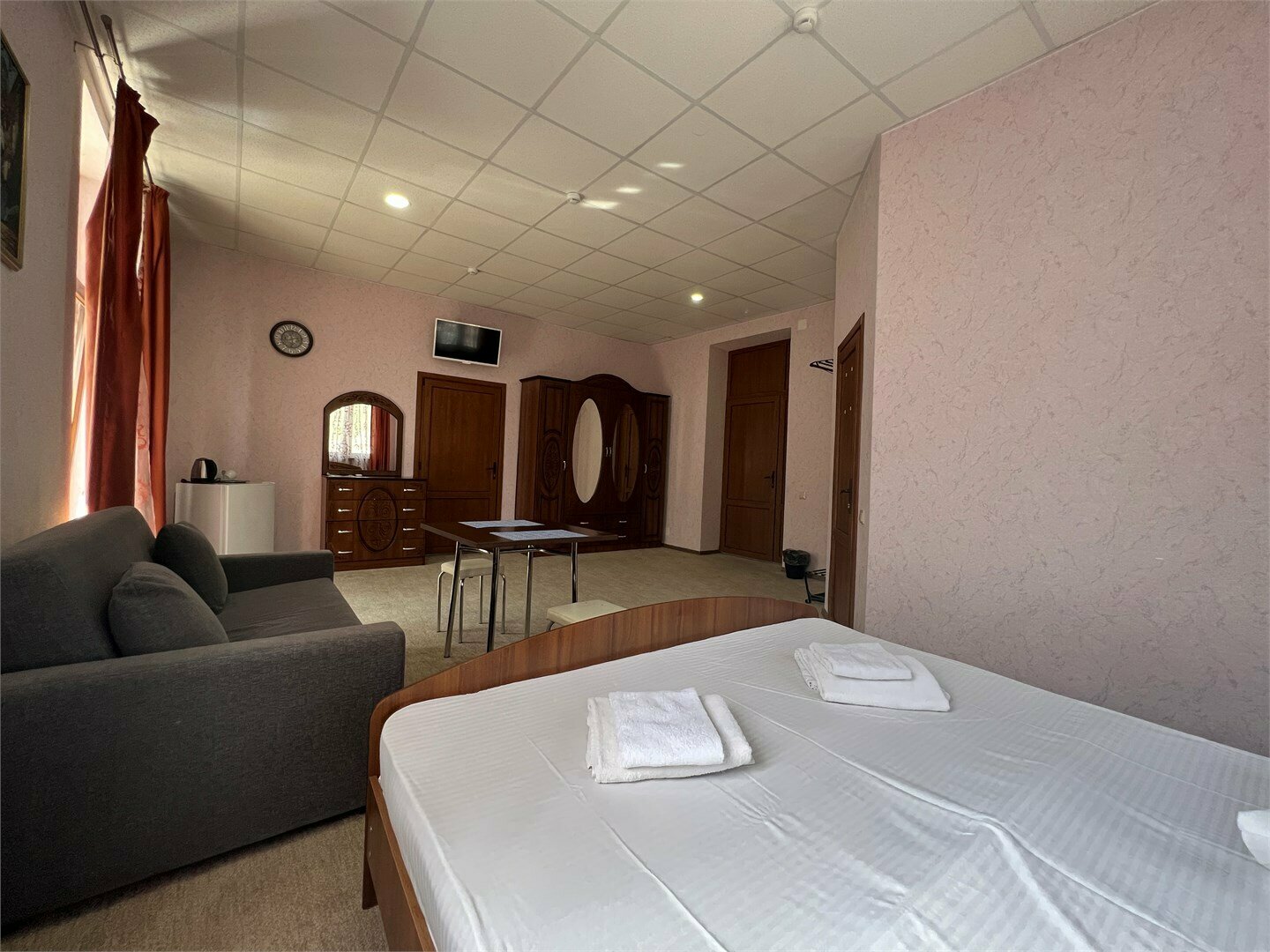 Улучшенный двухместный номер с двухспальной  кроватью