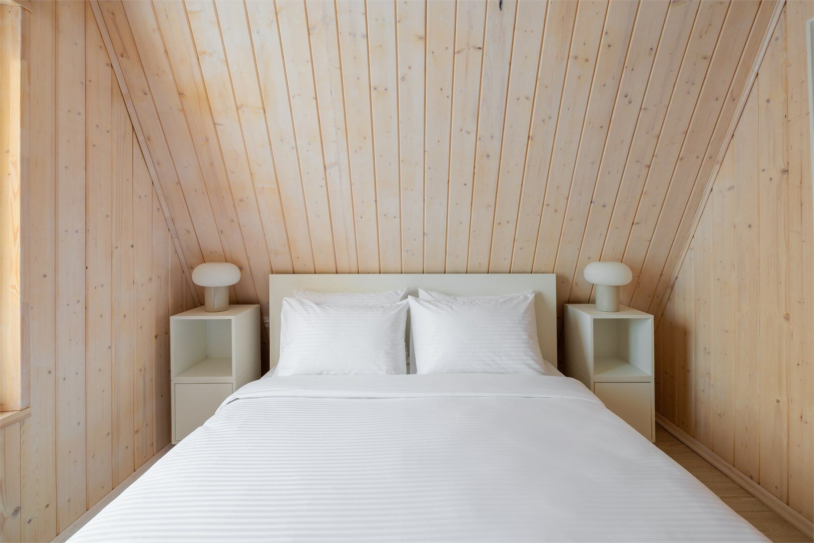 Коттедж 6-местный коттедж с кухней и сауной