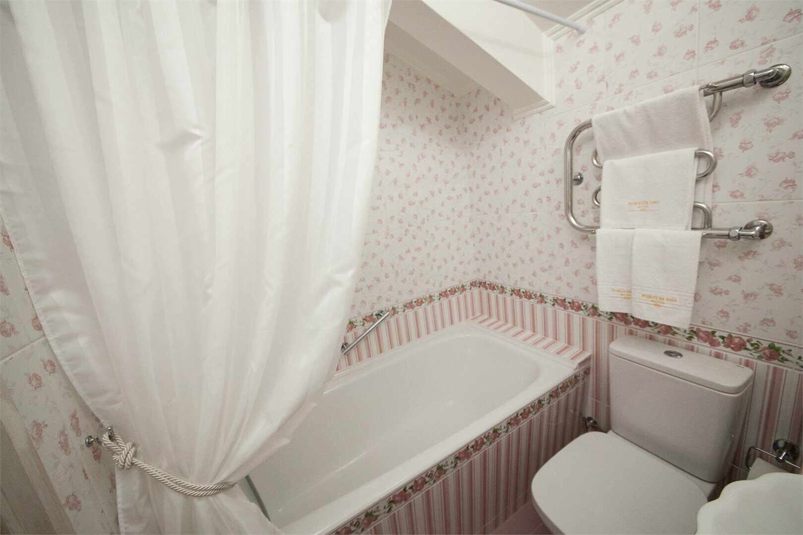 Номер Делюкс (2 взрослых, 1 ребенок)