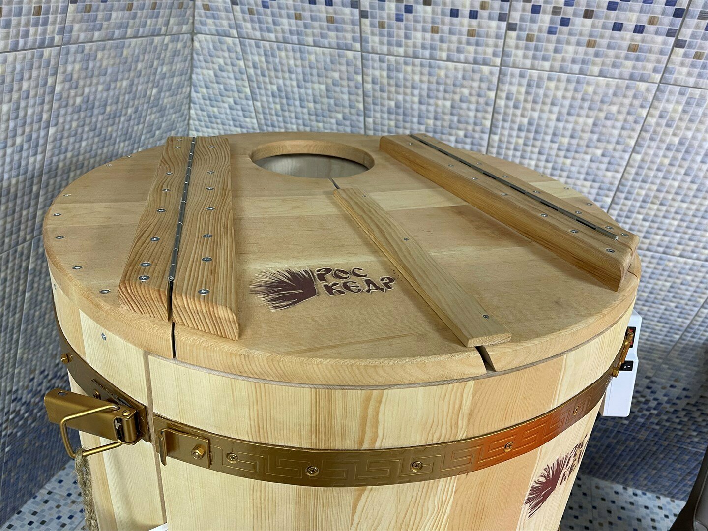 Адмиральский люкс с гидромассажной ванной и сауной