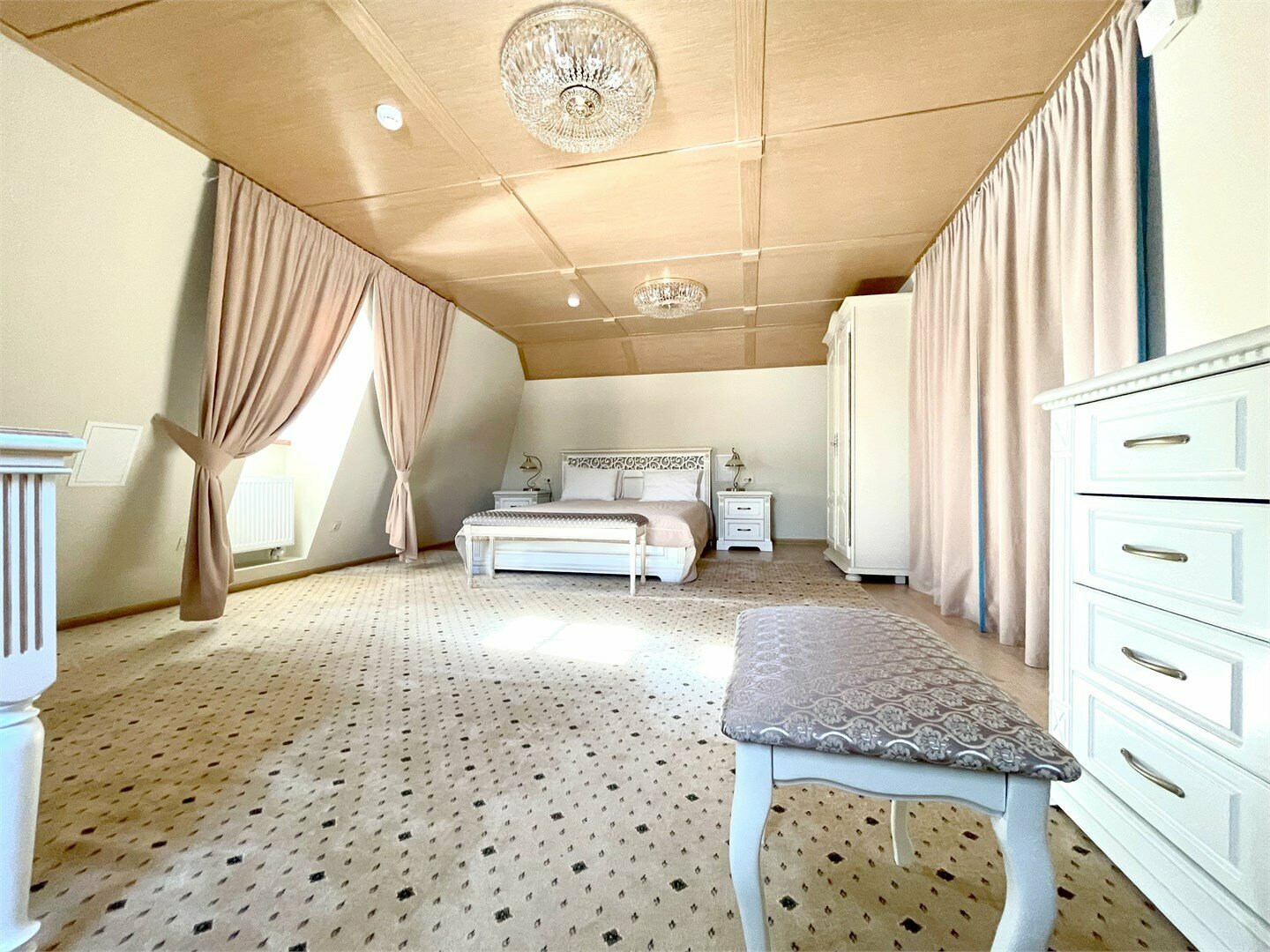 Адмиральский люкс с гидромассажной ванной и сауной