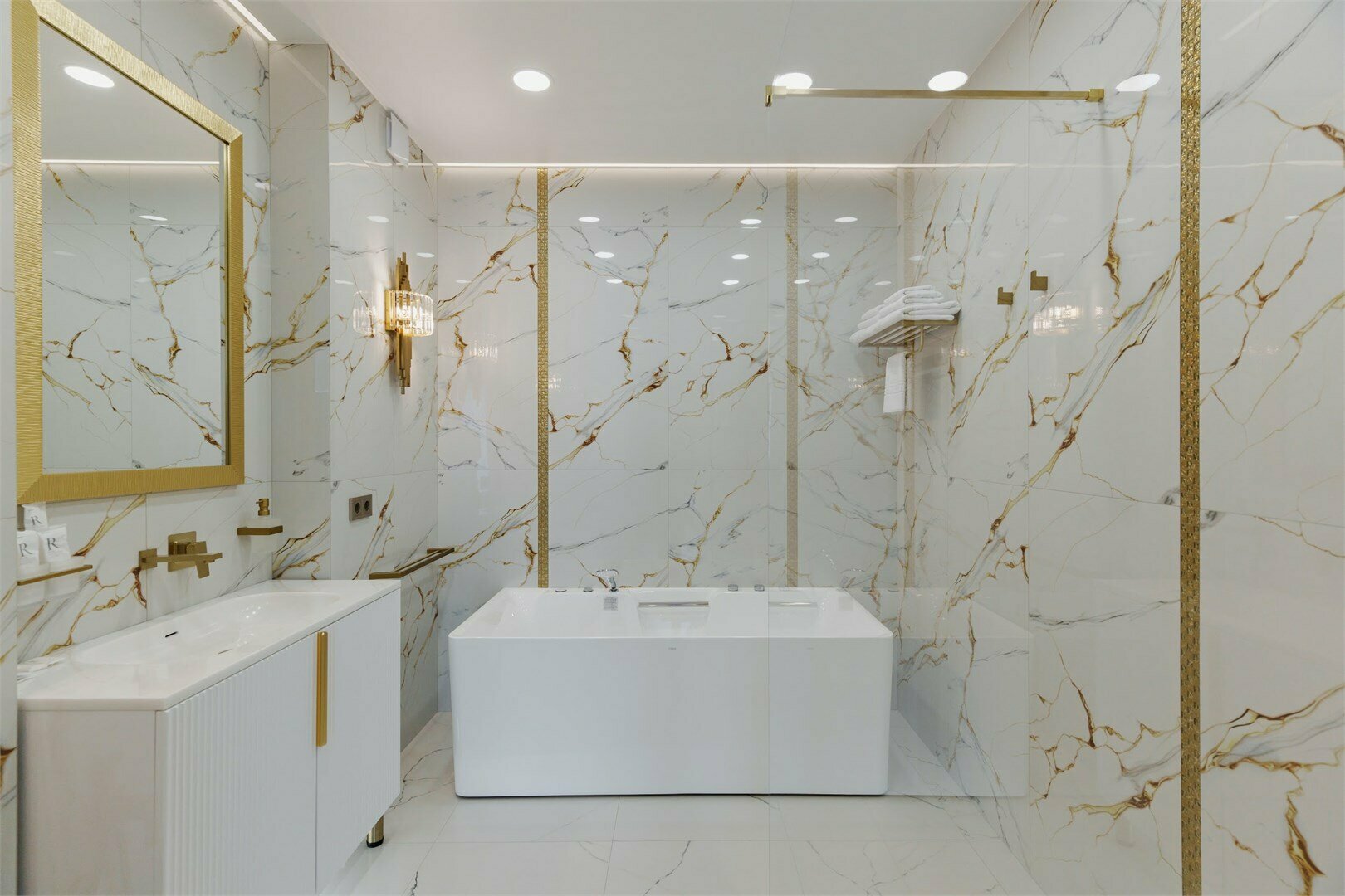 № 6 White Lux (с балконом, вид на море)