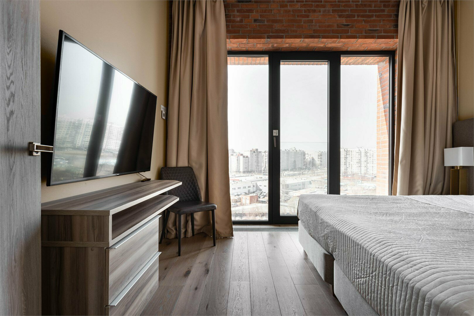 Grand апартамент для 8-ми гостей с видом на город