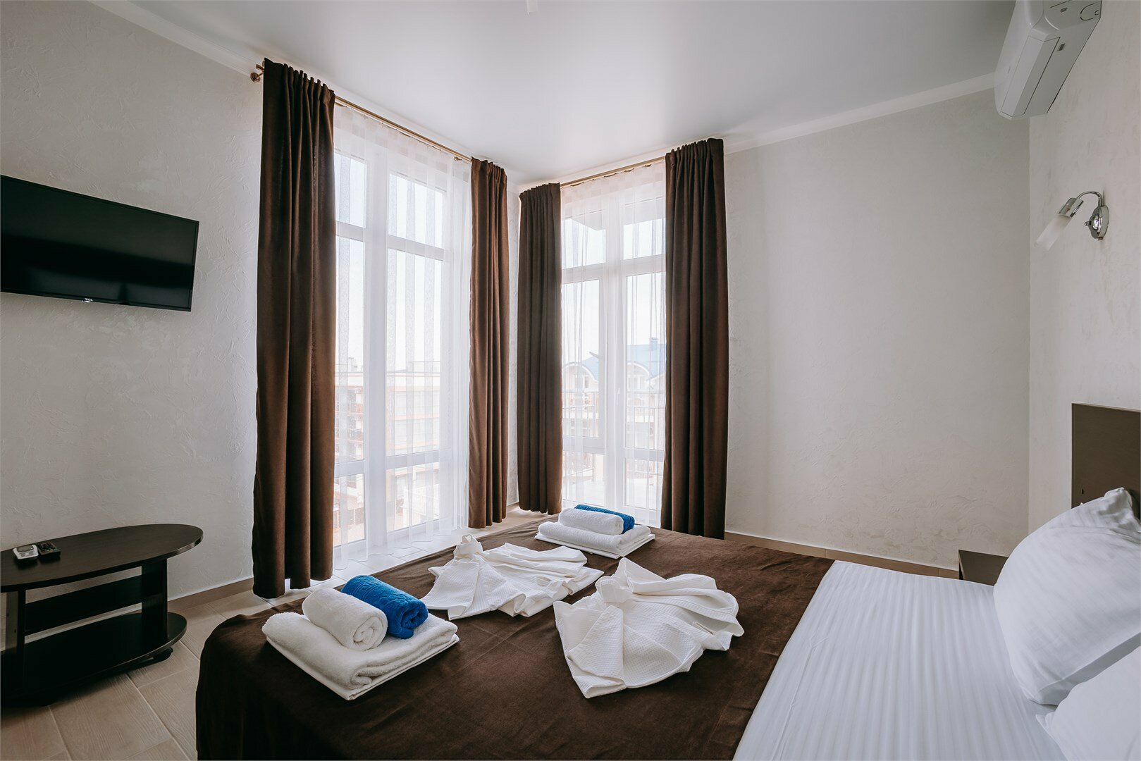 Улучшенный люкс с видом на море (изолированные комнаты)