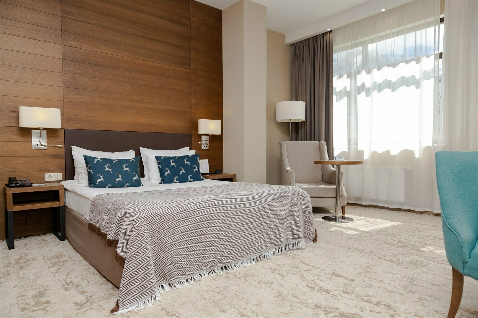 Джуниор сьют с одной большой кроватью (без балкона)