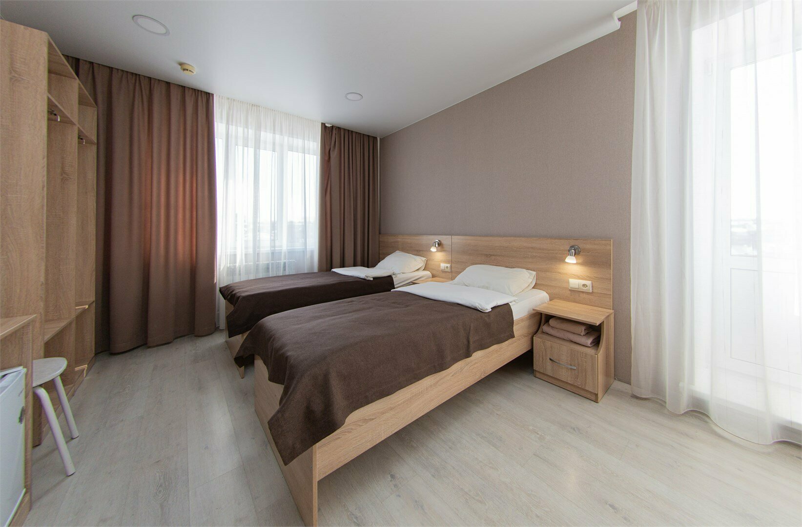 Трехместный номер с общей ванной комнатой