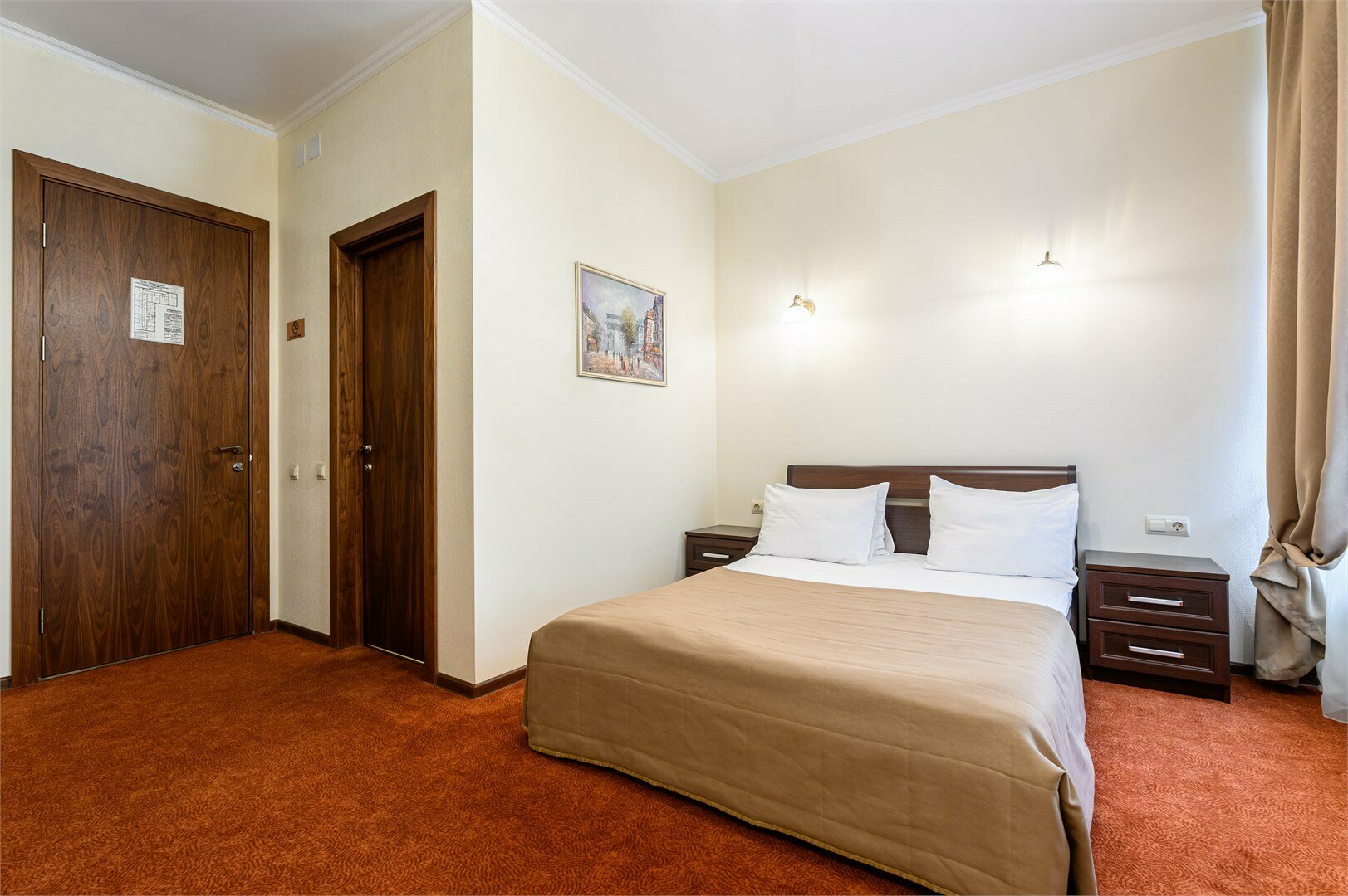 Стандартный номер с 1 кроватью вид на город или во внутренний двор