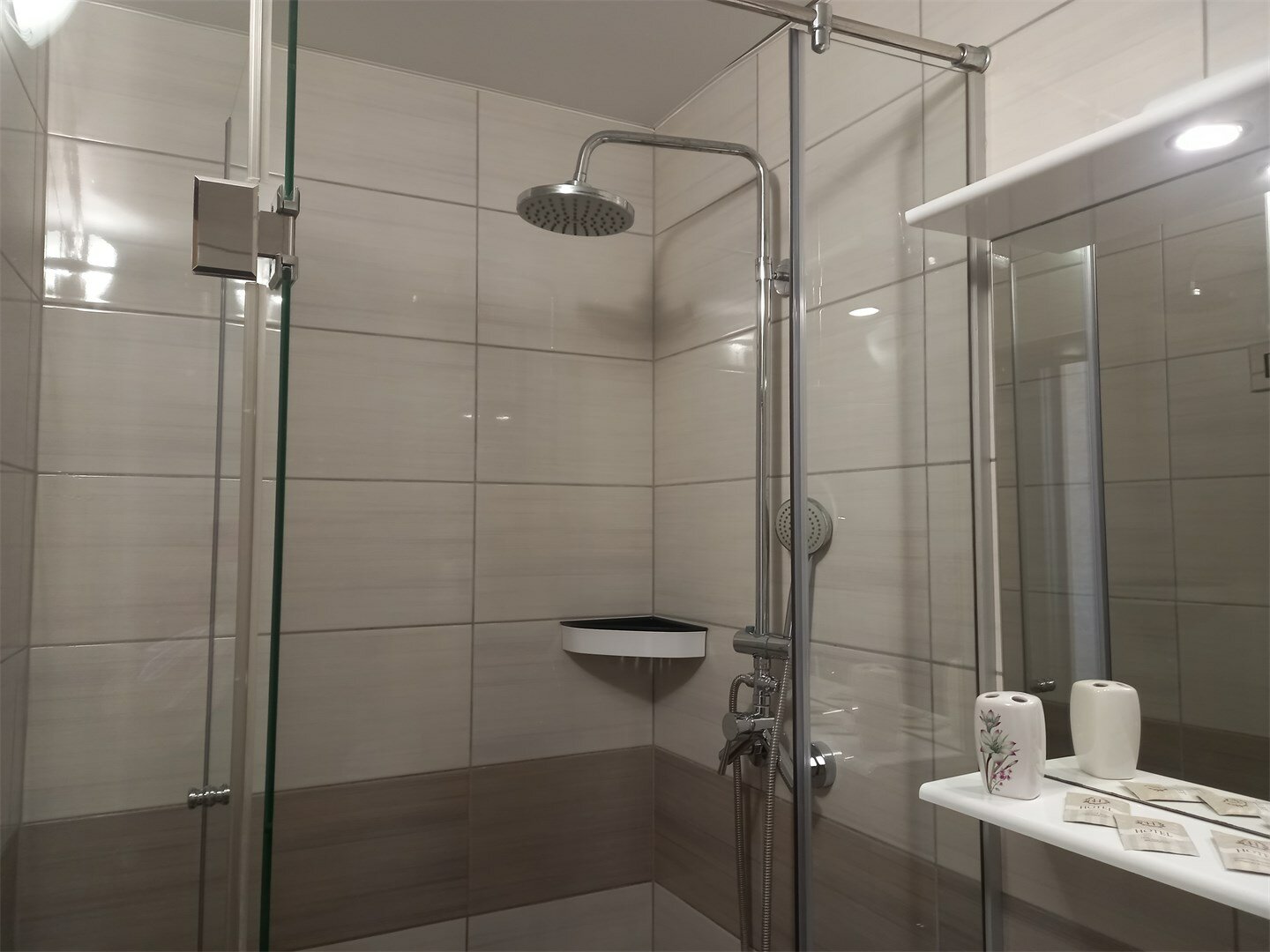 "Стандарт"  c боковым видом на море - без балкона (одна двуспальная кровать)