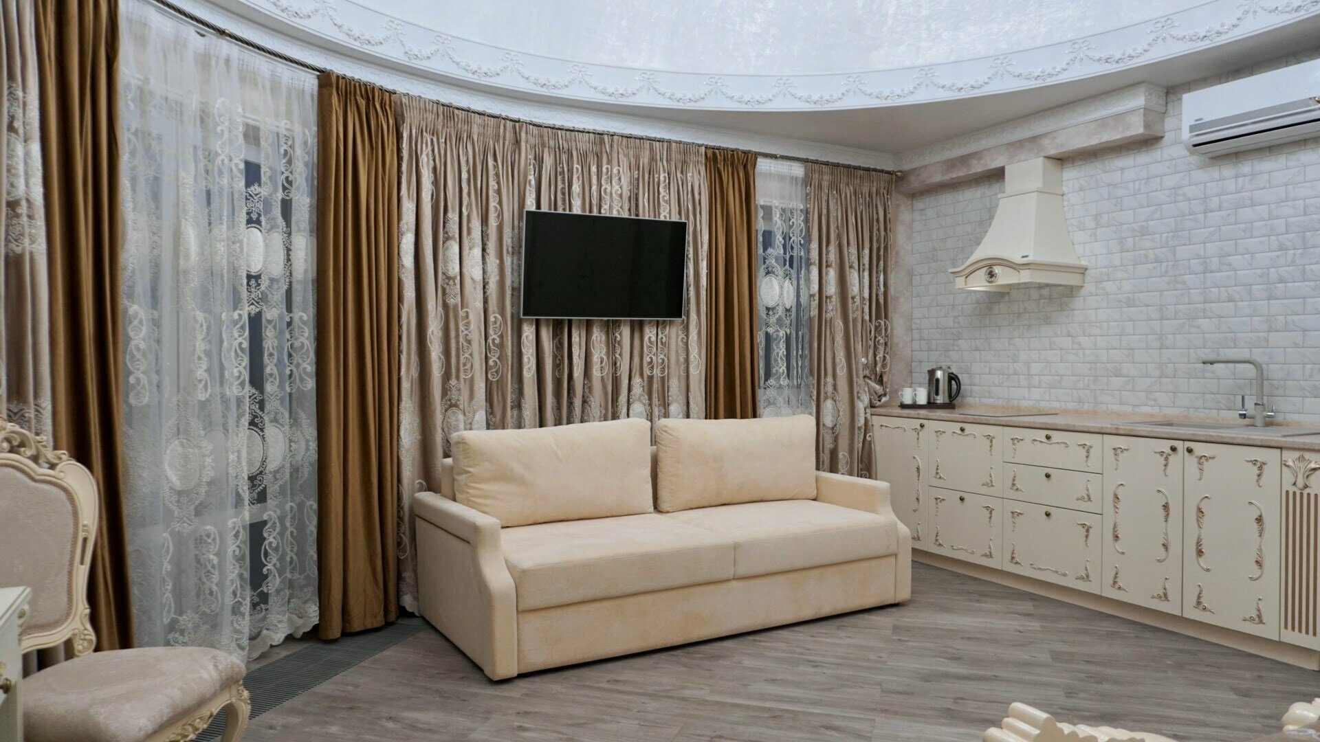 Президентский с видом на горы